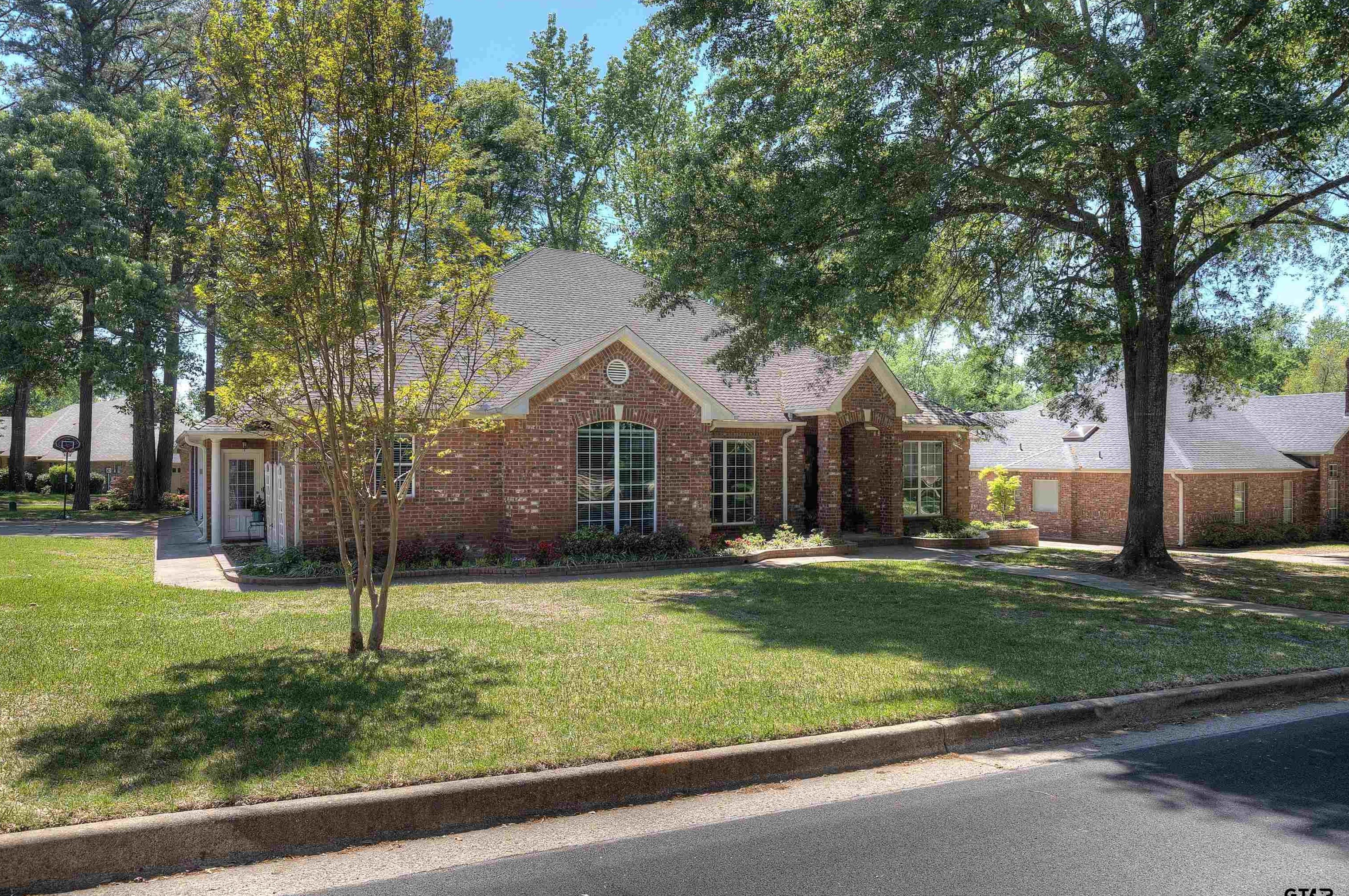 802 Kingswood Dr, Tyler, TX 75703-3540