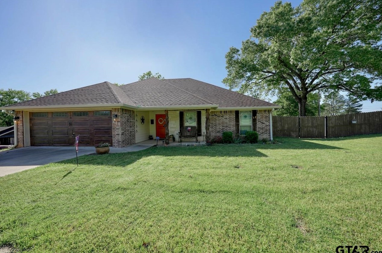 412 Elm Ln, Hide A Way, TX 75771-3302