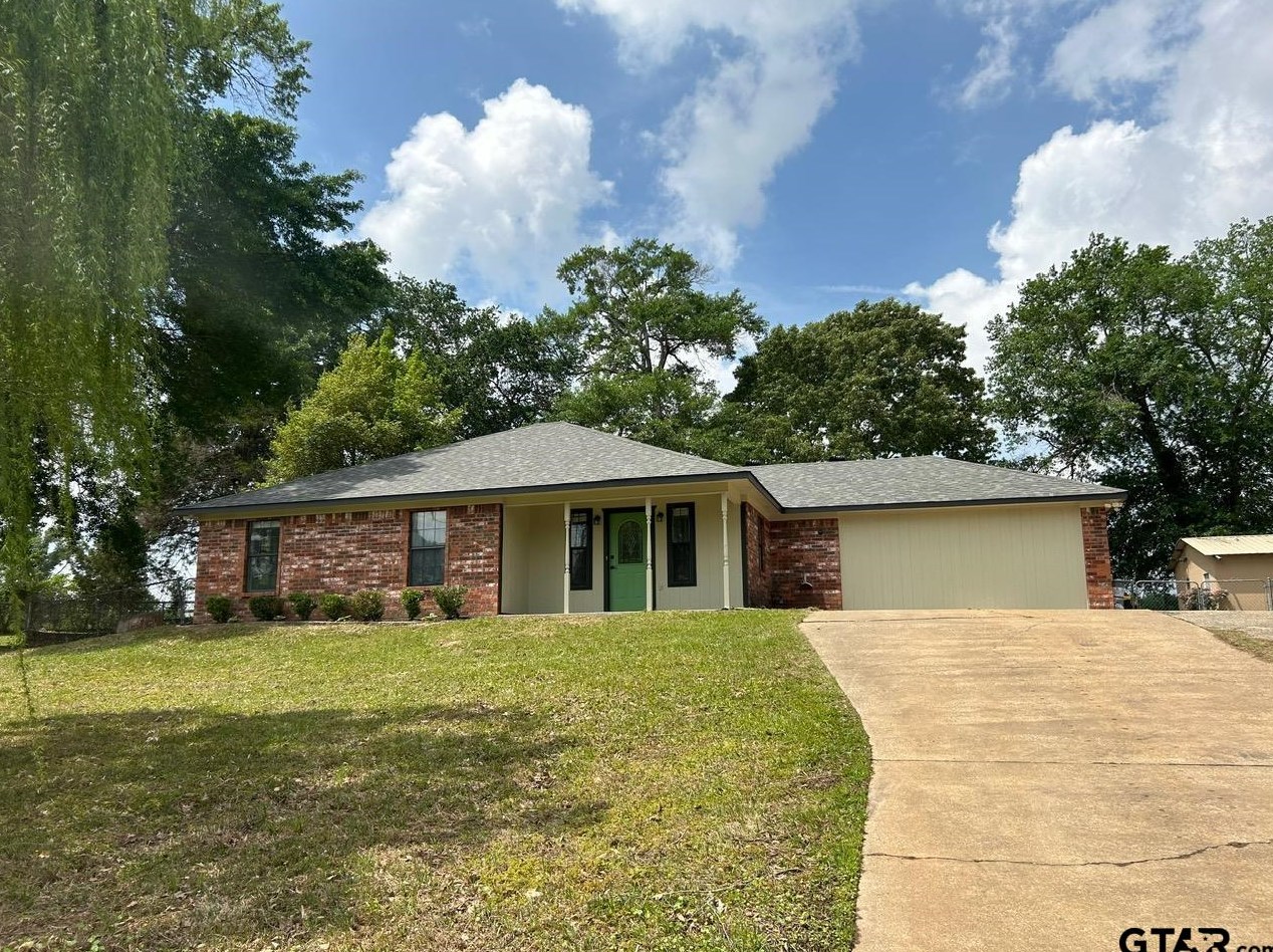 10052 W Lakeshore Dr, Tyler, TX 75707