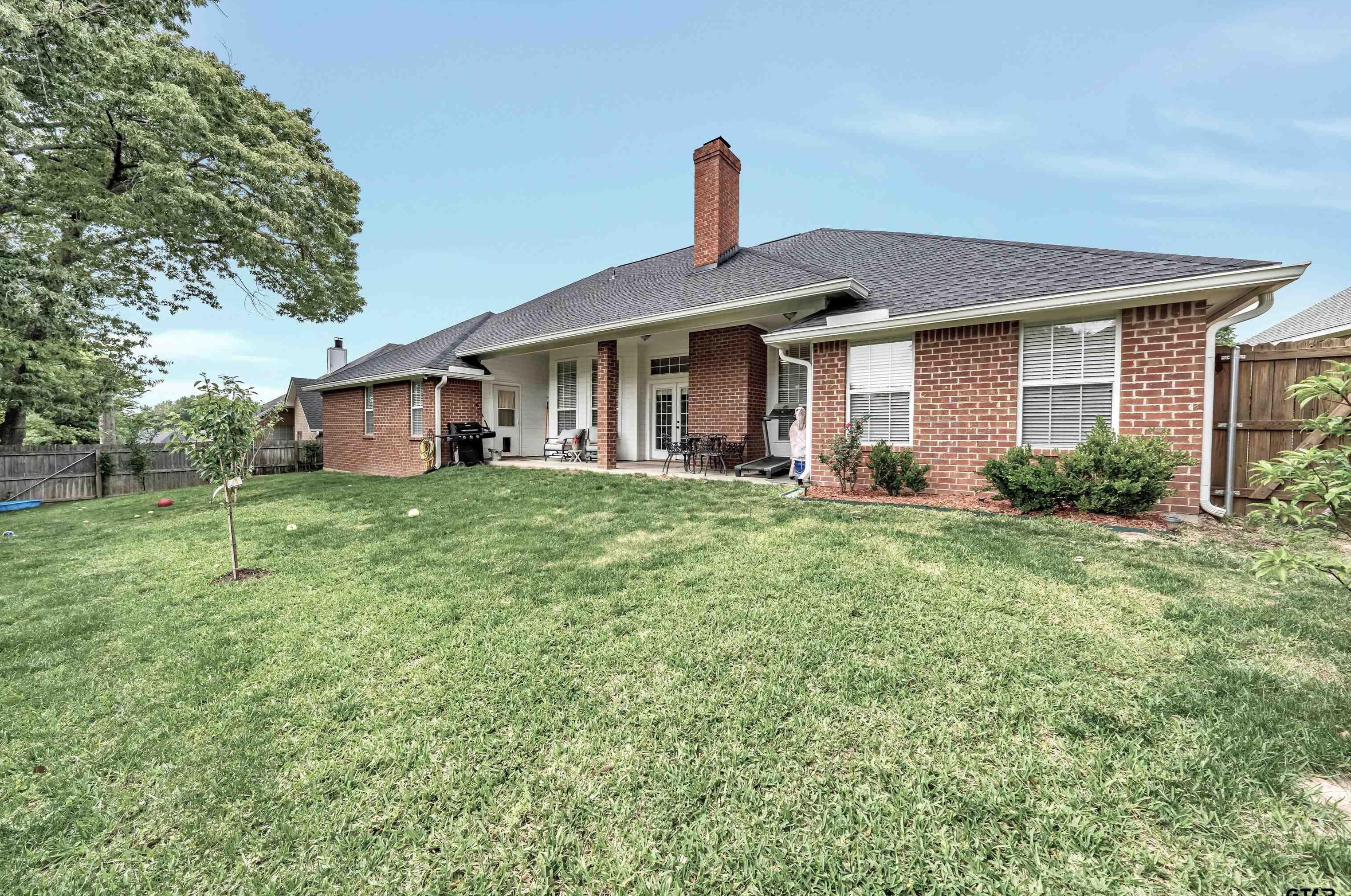 510 Whiteoak Ln, Tyler TX  75703-5083 exterior