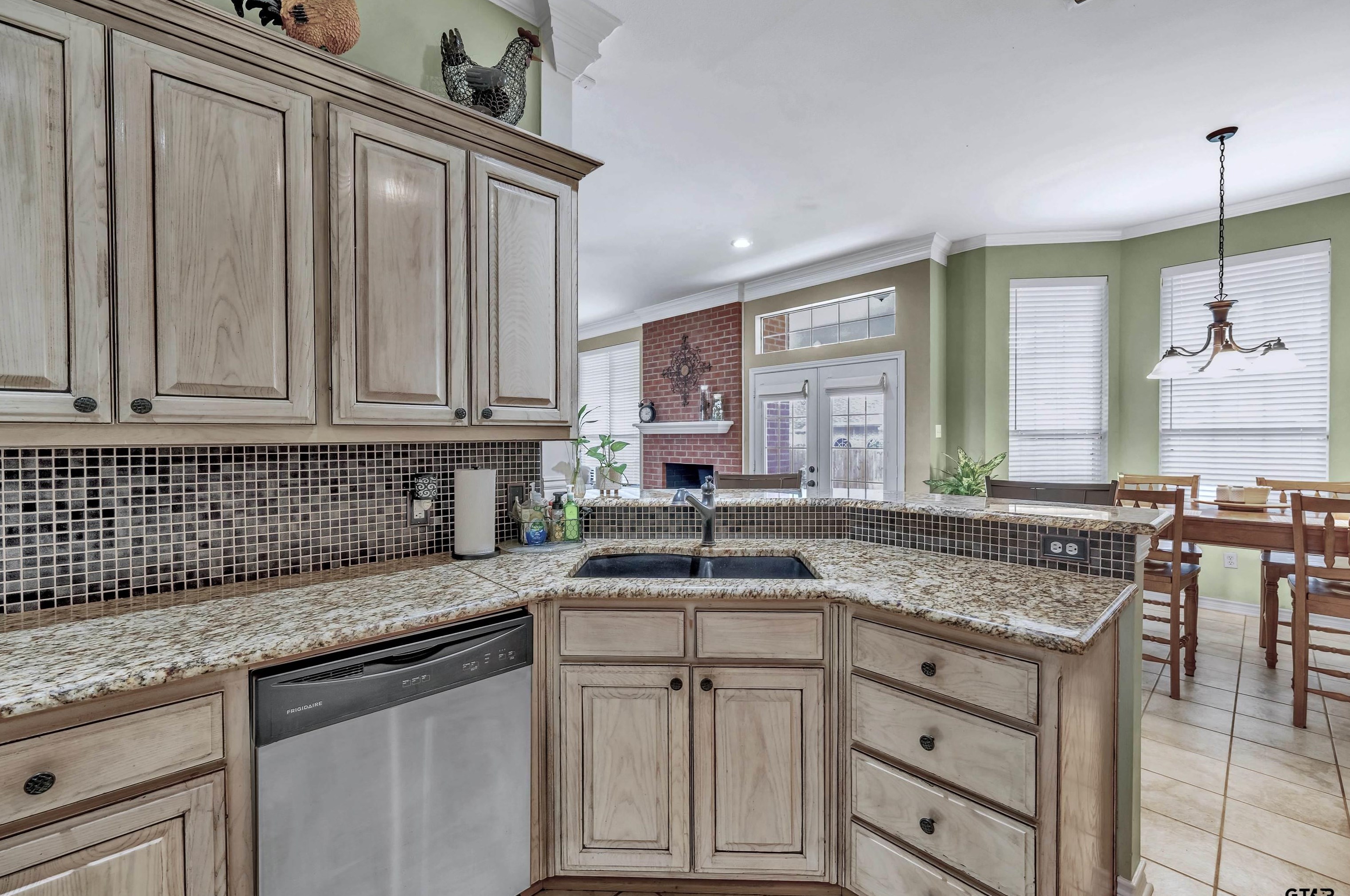 510 Whiteoak Ln, Tyler TX  75703-5083 exterior