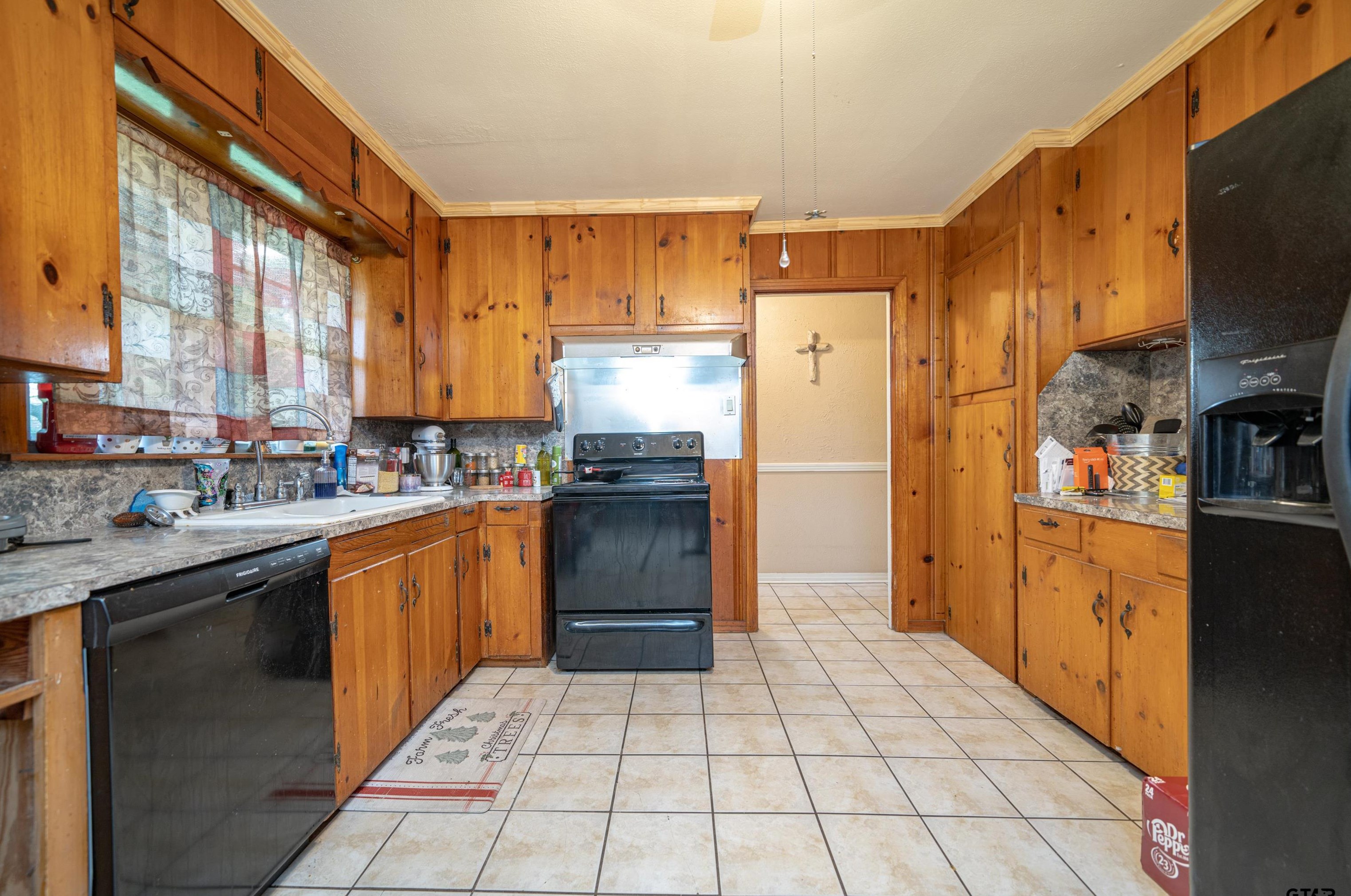 206 Summit Dr, Gilmer, TX 75644-7909