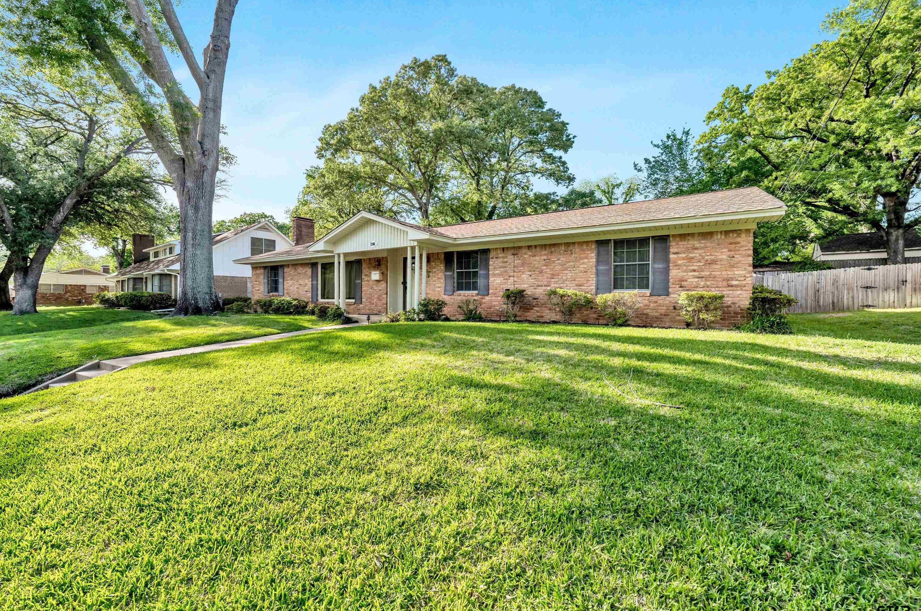 1206 Clyde Dr, Tyler, TX 75701-8026