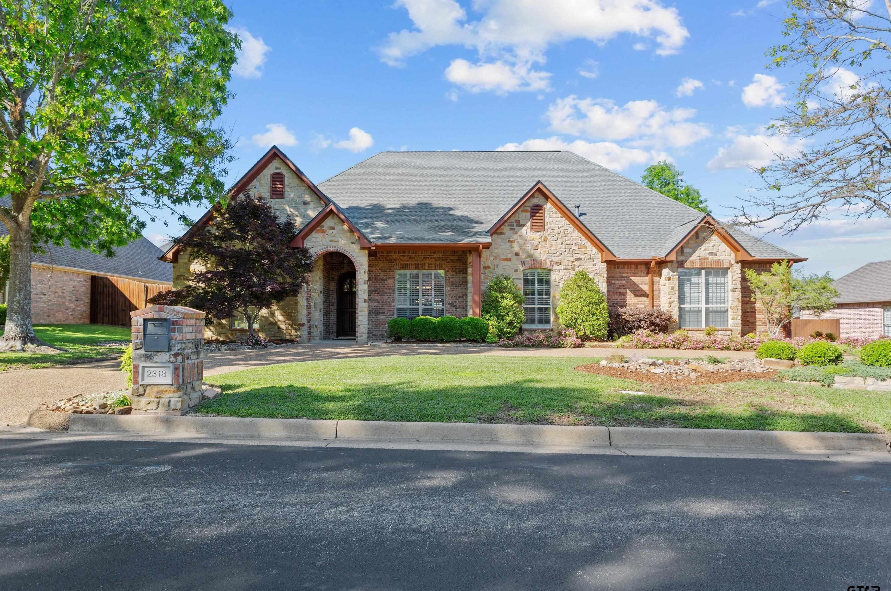 2318 Kingsmill Cir, Tyler, TX 75703-5819