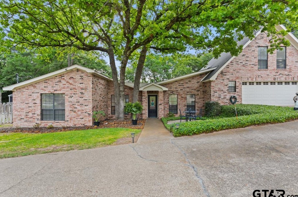 336 Lakeview Dr, Hide A Way, TX 75771-5216