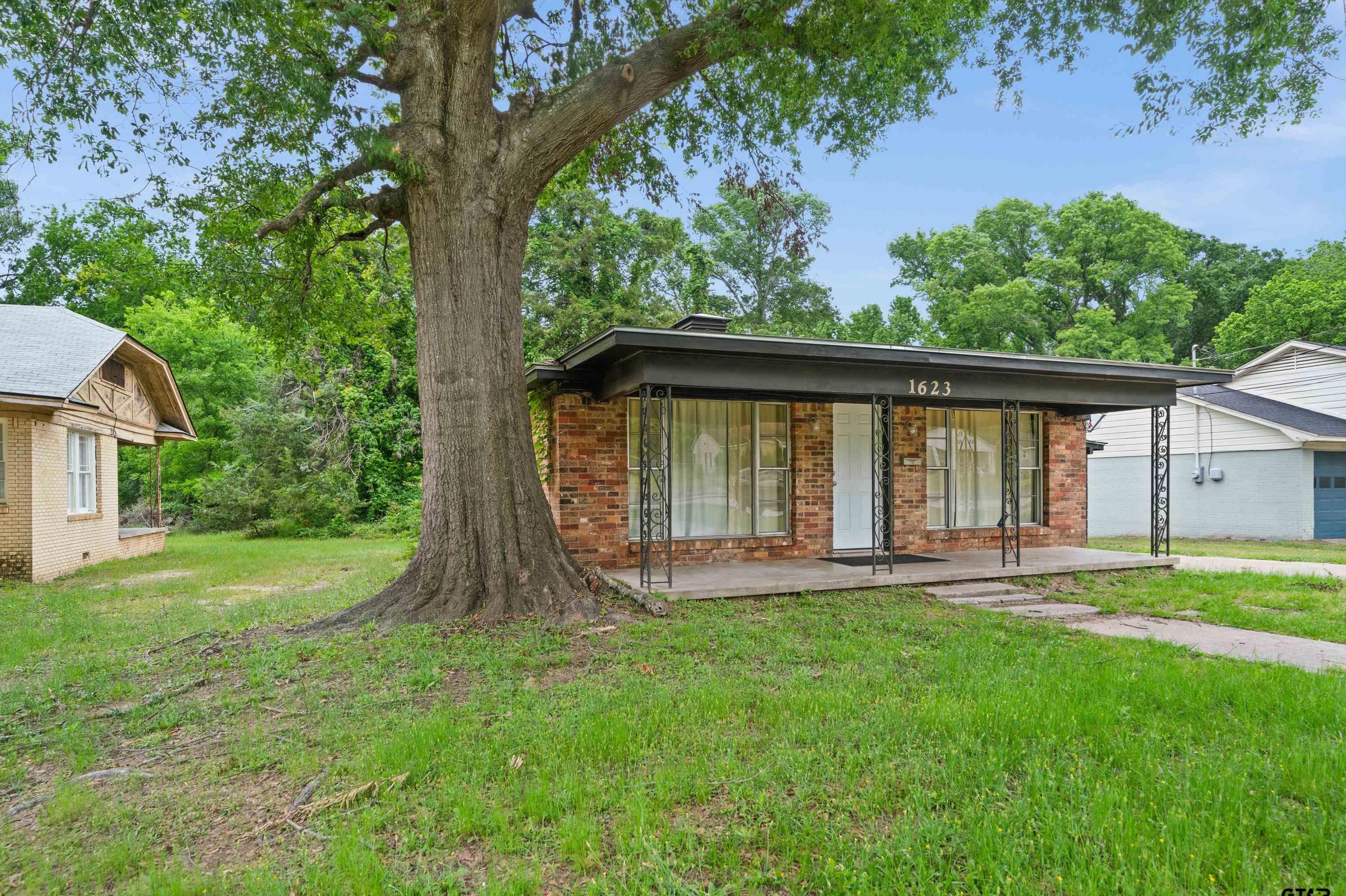 1623 Mockingbird Ln, Tyler, TX 75701-2668