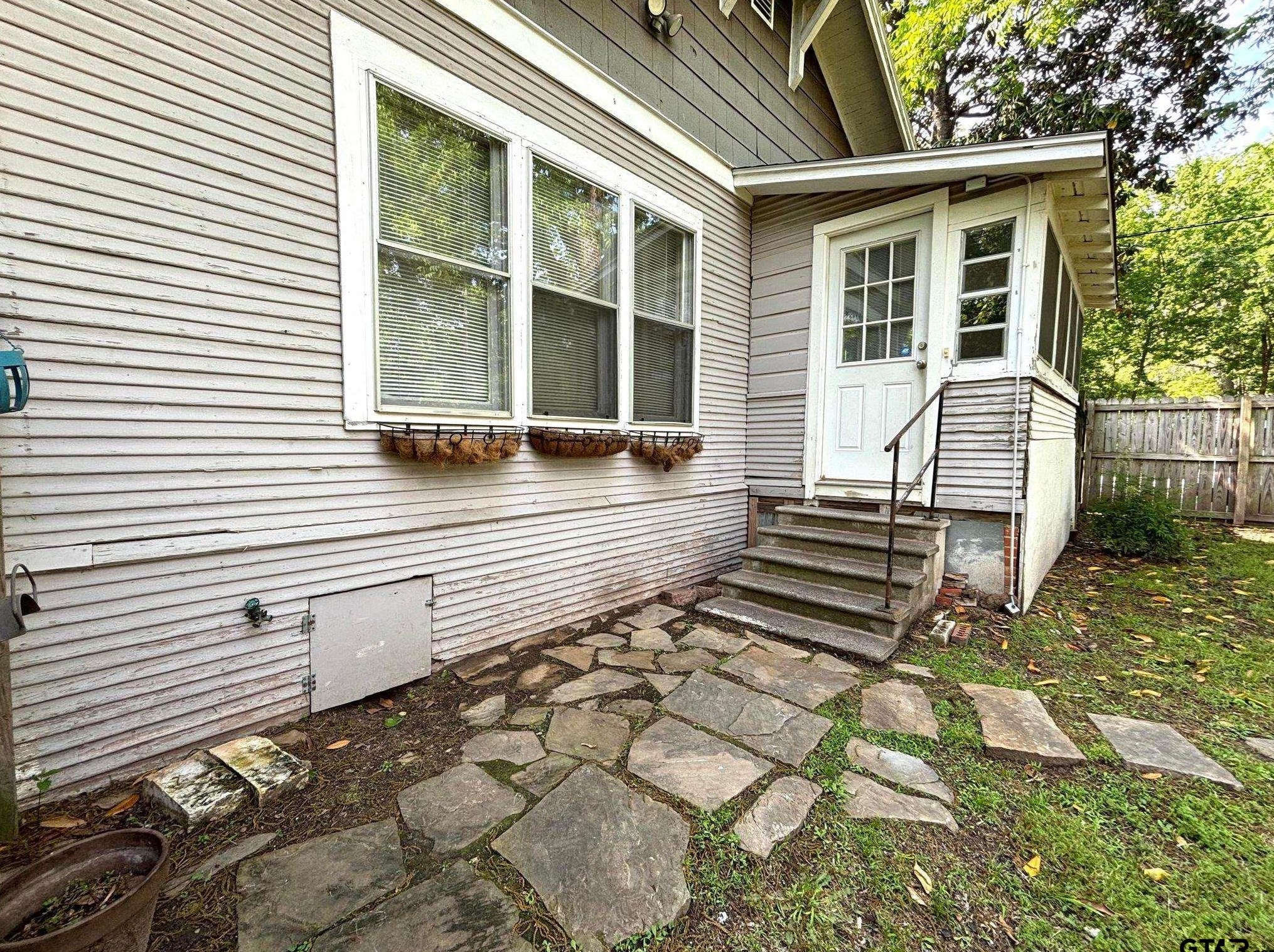 608 Sycamore St, West Mineola TX  75773-1656 exterior
