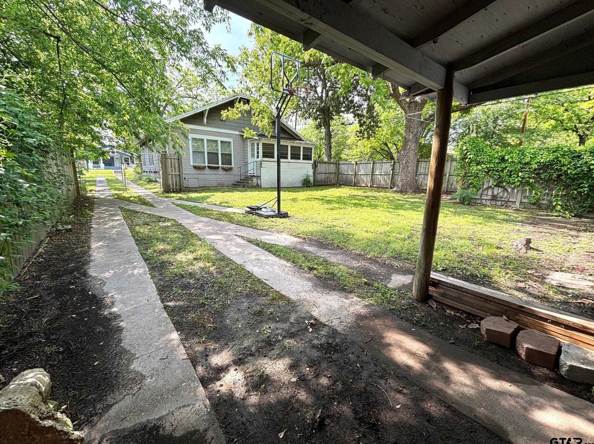 608 Sycamore St, West Mineola TX  75773-1656 exterior