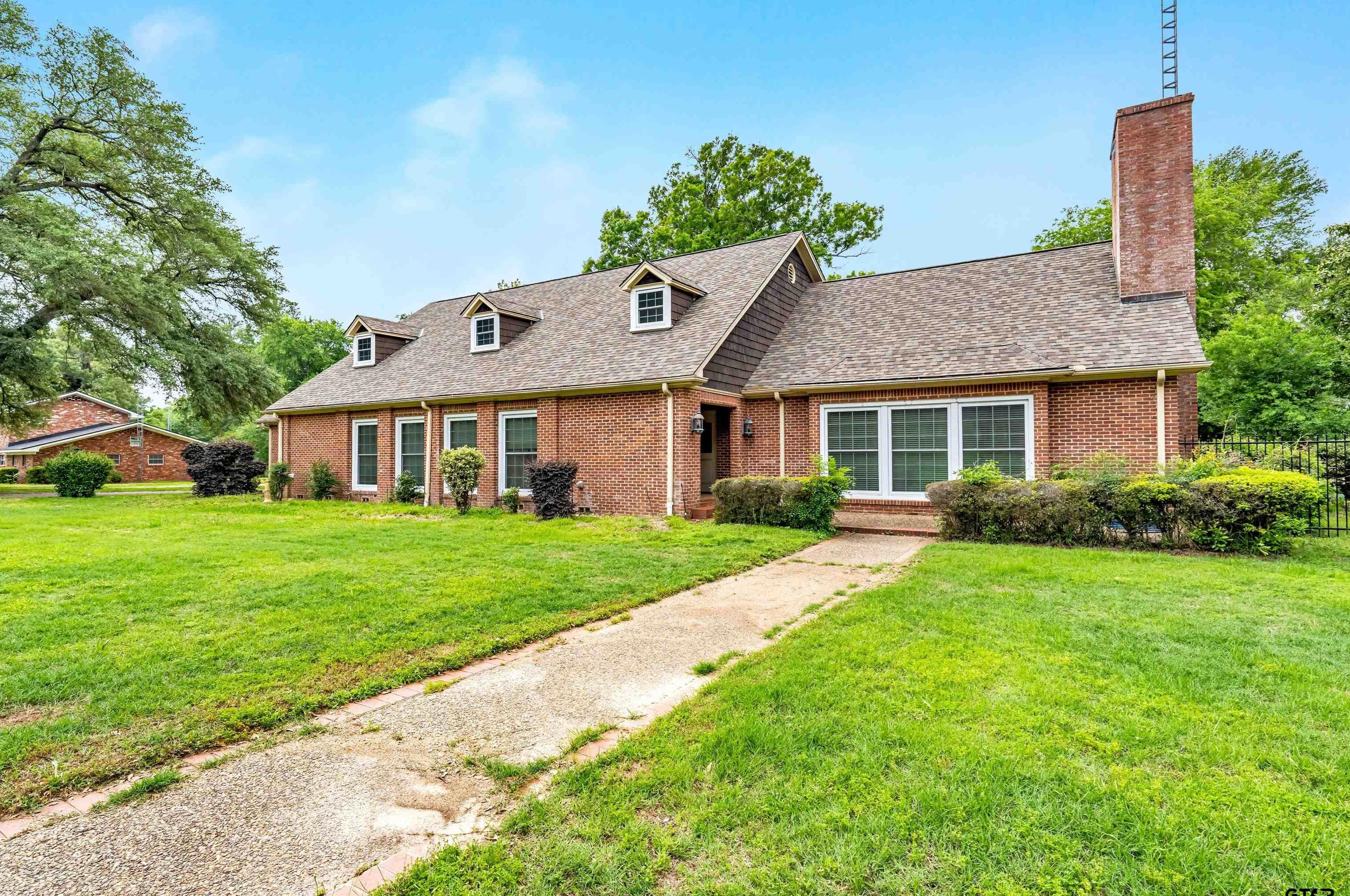 6 Brownwood Dr, Longview, TX 75602-1902