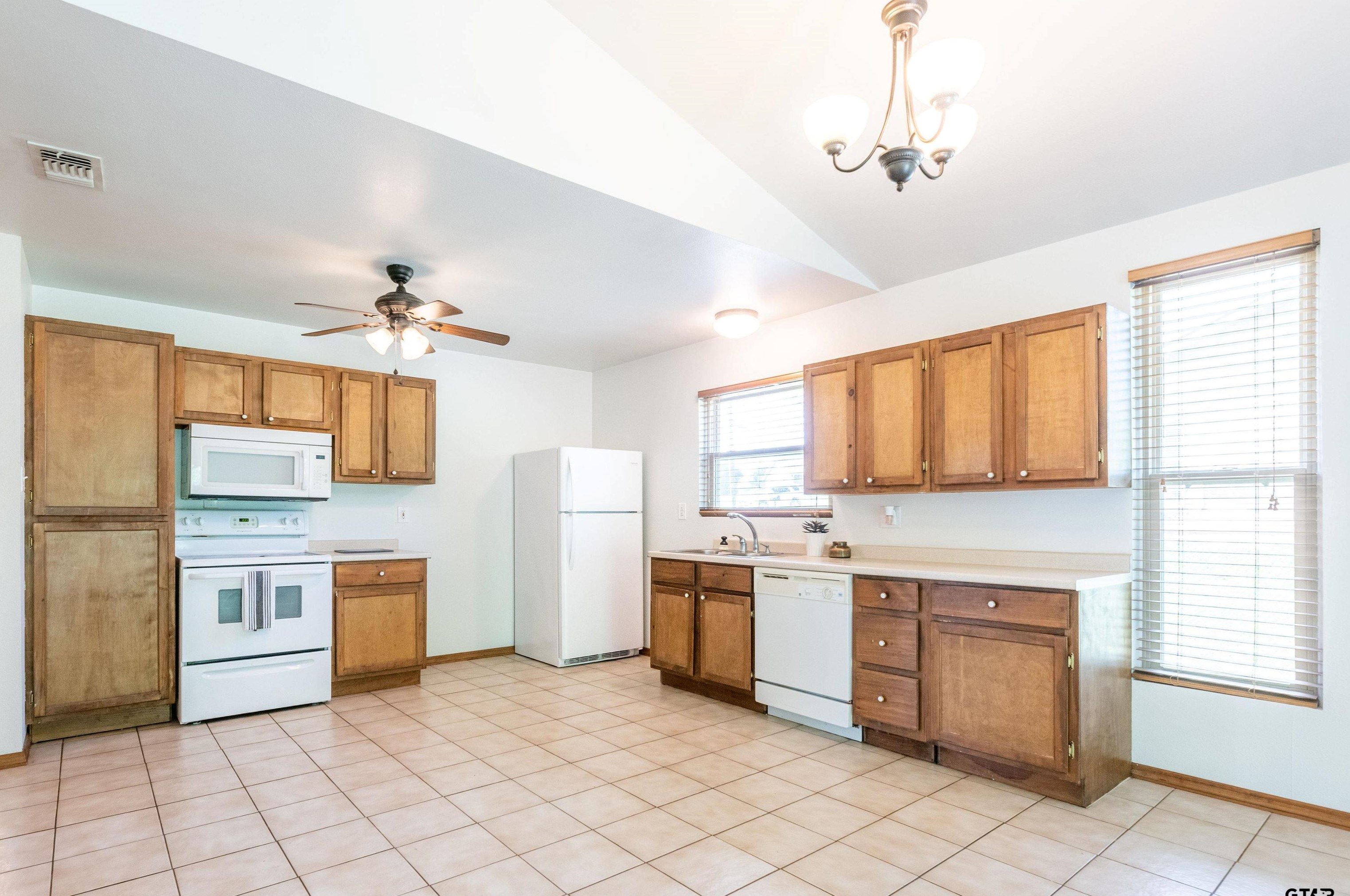 15460 Miranda Ln, Hide A Way, TX 75771-9406