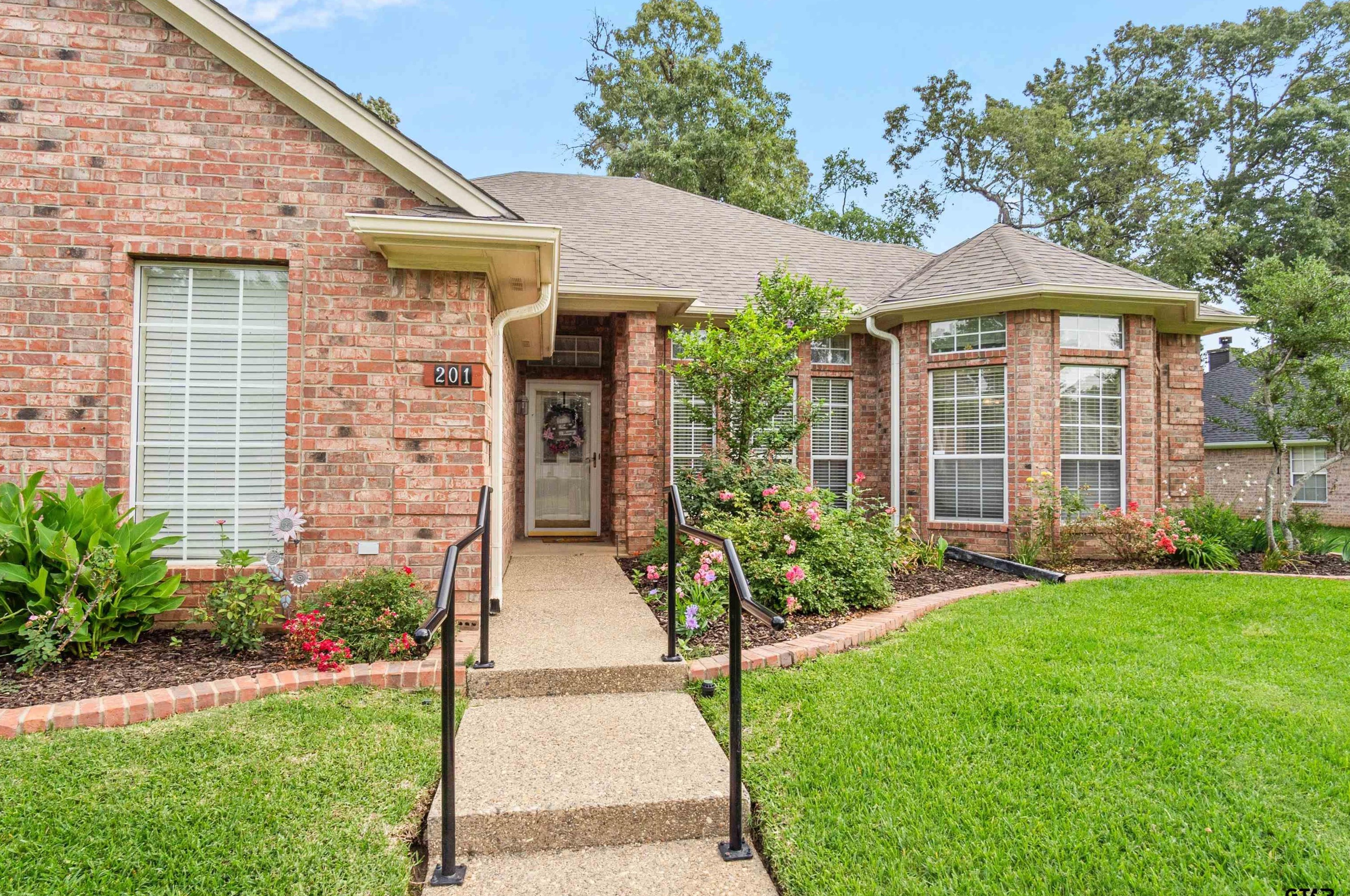 201 Northcreek Dr, Chandler, TX 75758-2320