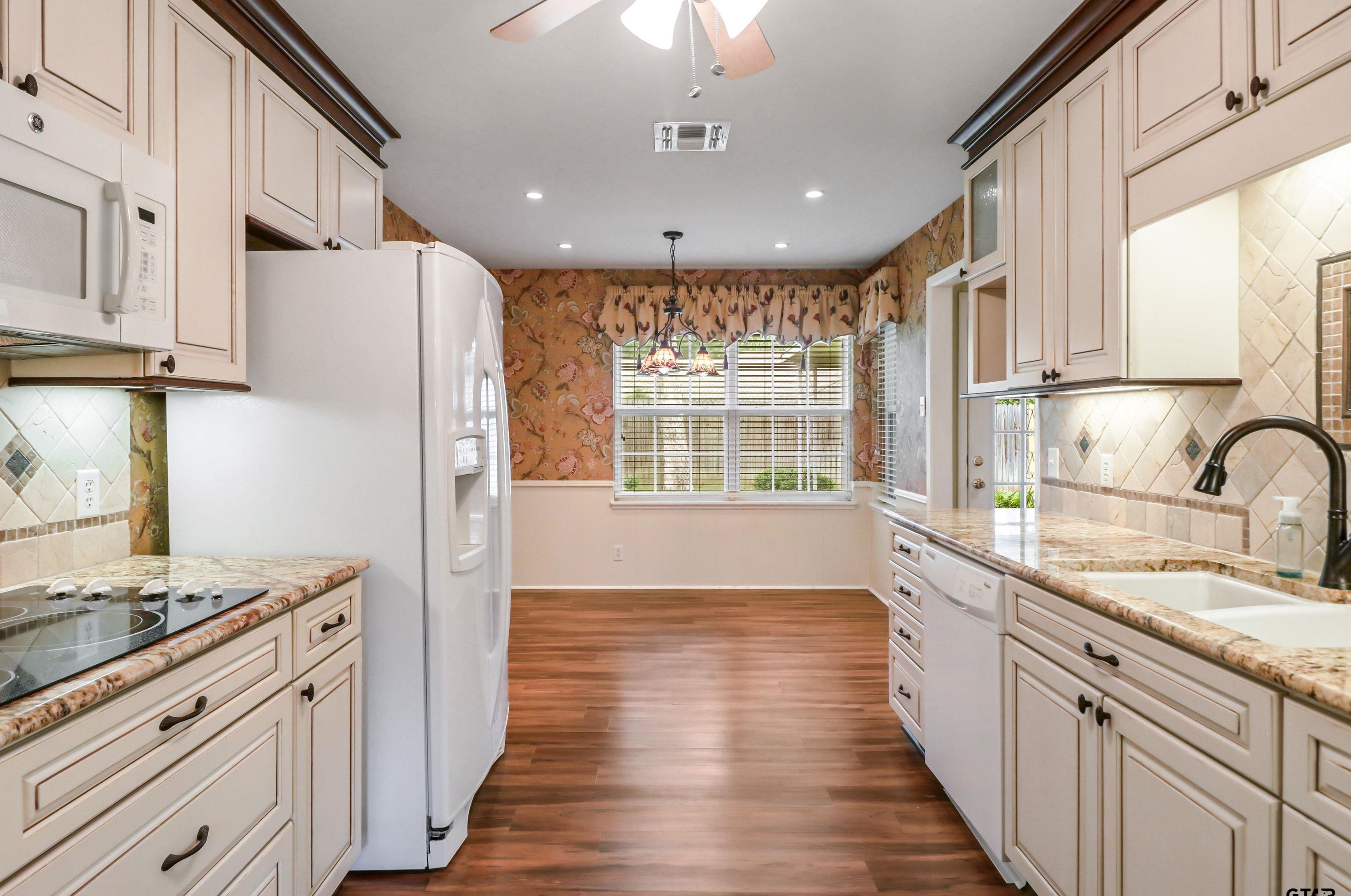 1400 Sequoia Dr, Tyler TX  75703-2040 exterior