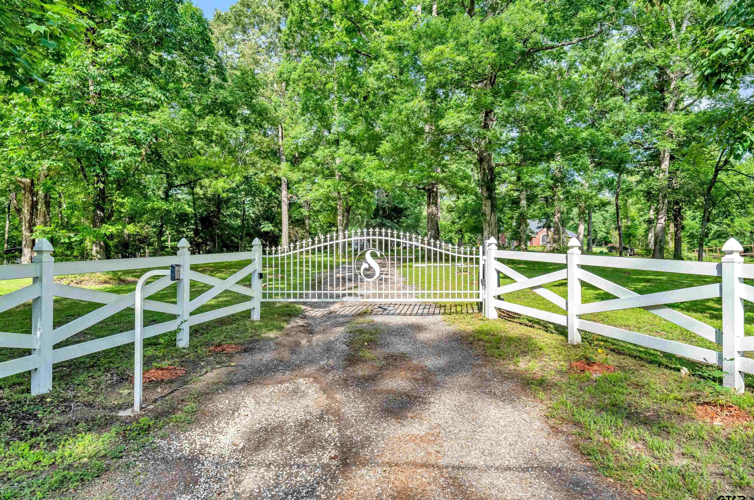 410 Point Rd, Kilgore, TX 75662-1444