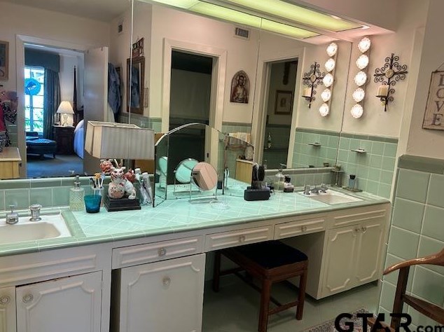 624 Marshall St, Henderson TX  75654-3955 exterior