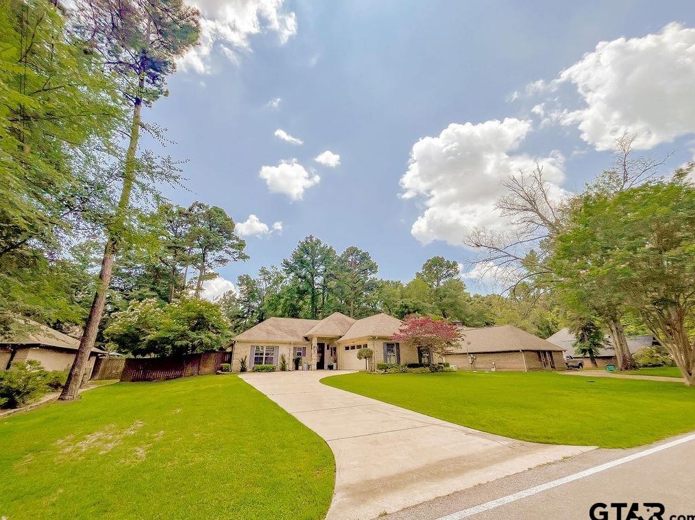 1634 Pineview Ln, Hide A Way, TX 75771
