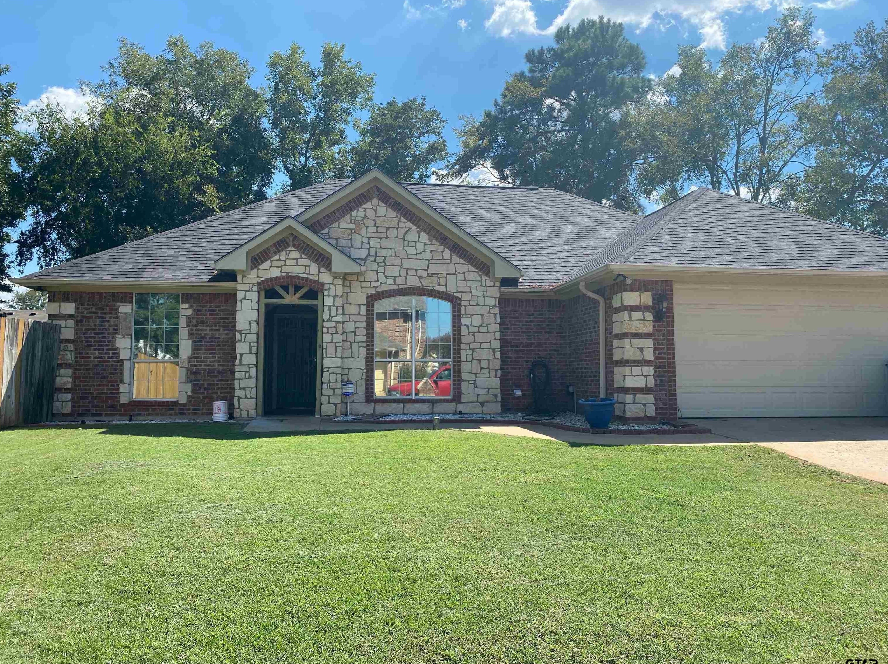906 Mockingbird Ln, Whitehouse, TX 75791