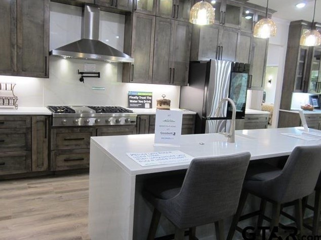 7924 Crooked Trl, Tyler TX  75703-5356 exterior