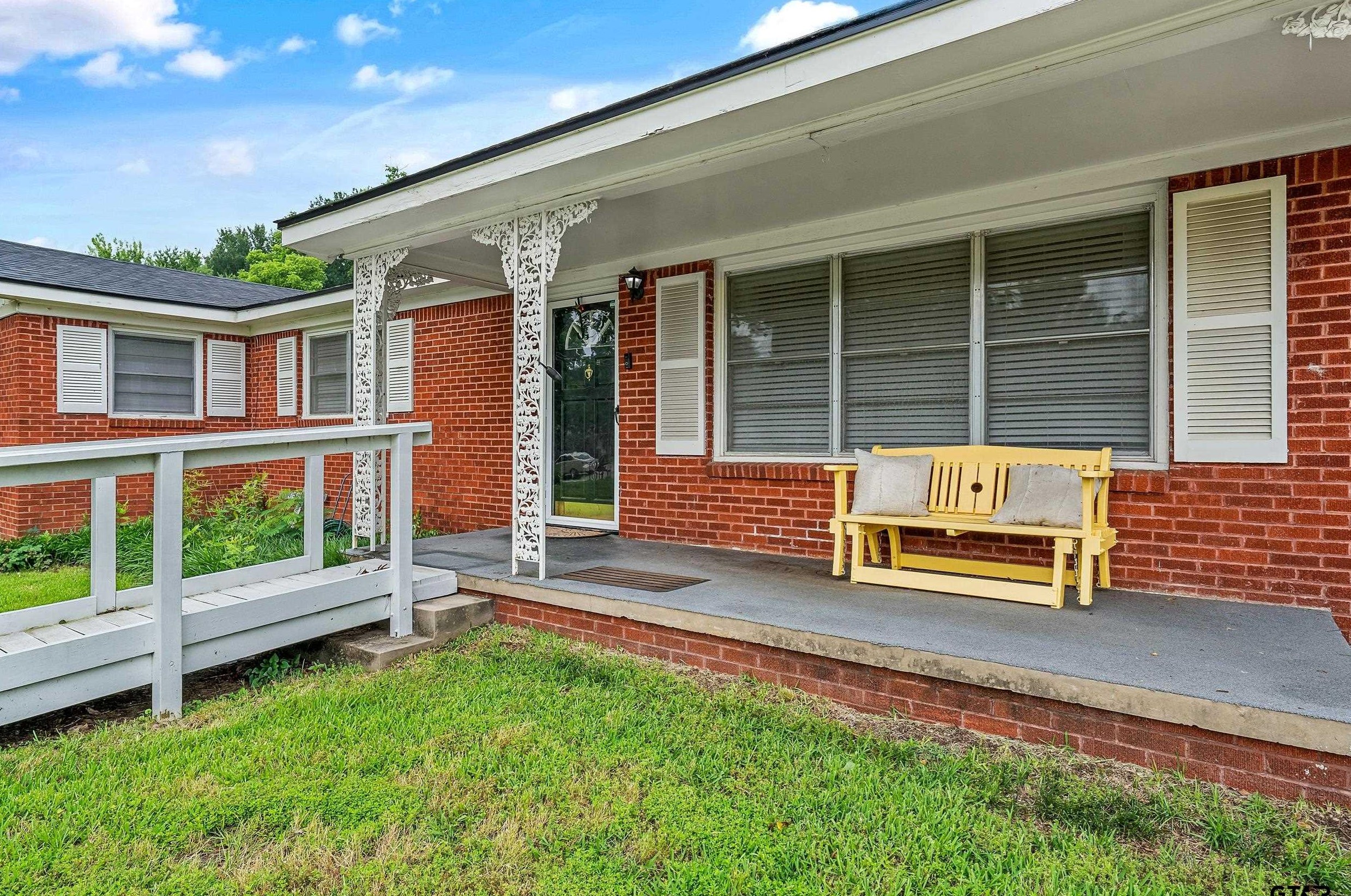 1611 Pacific St, West Mineola, TX 75773-1033