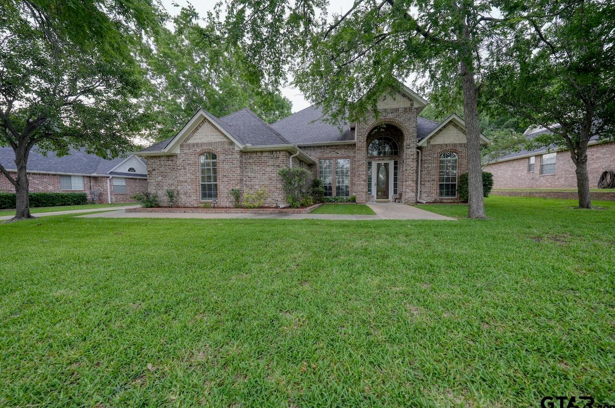 205 Clubview Dr, Hide A Way, TX 75771