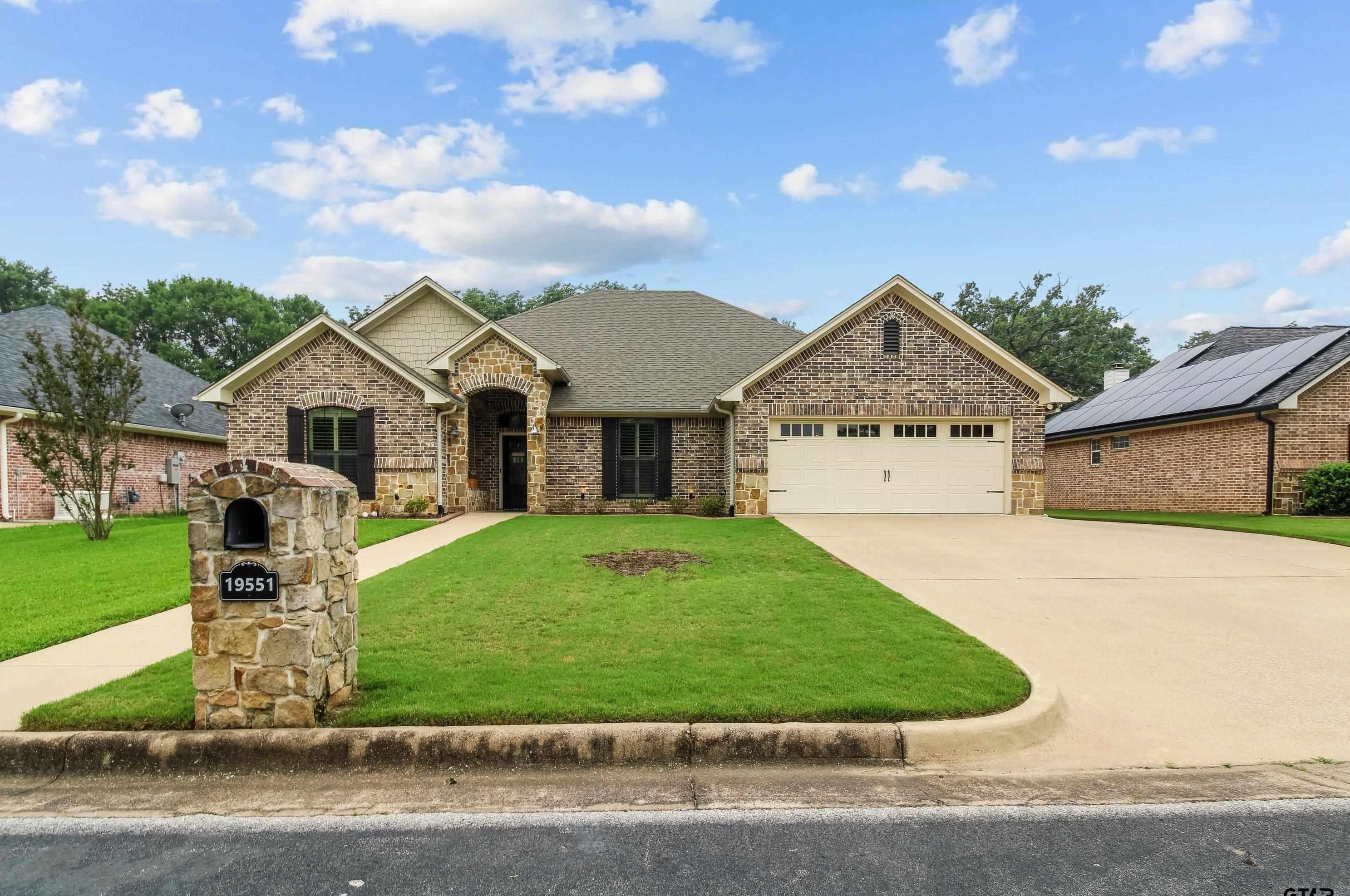 19551 Sandhill Ln, Flint, TX 75762-9184