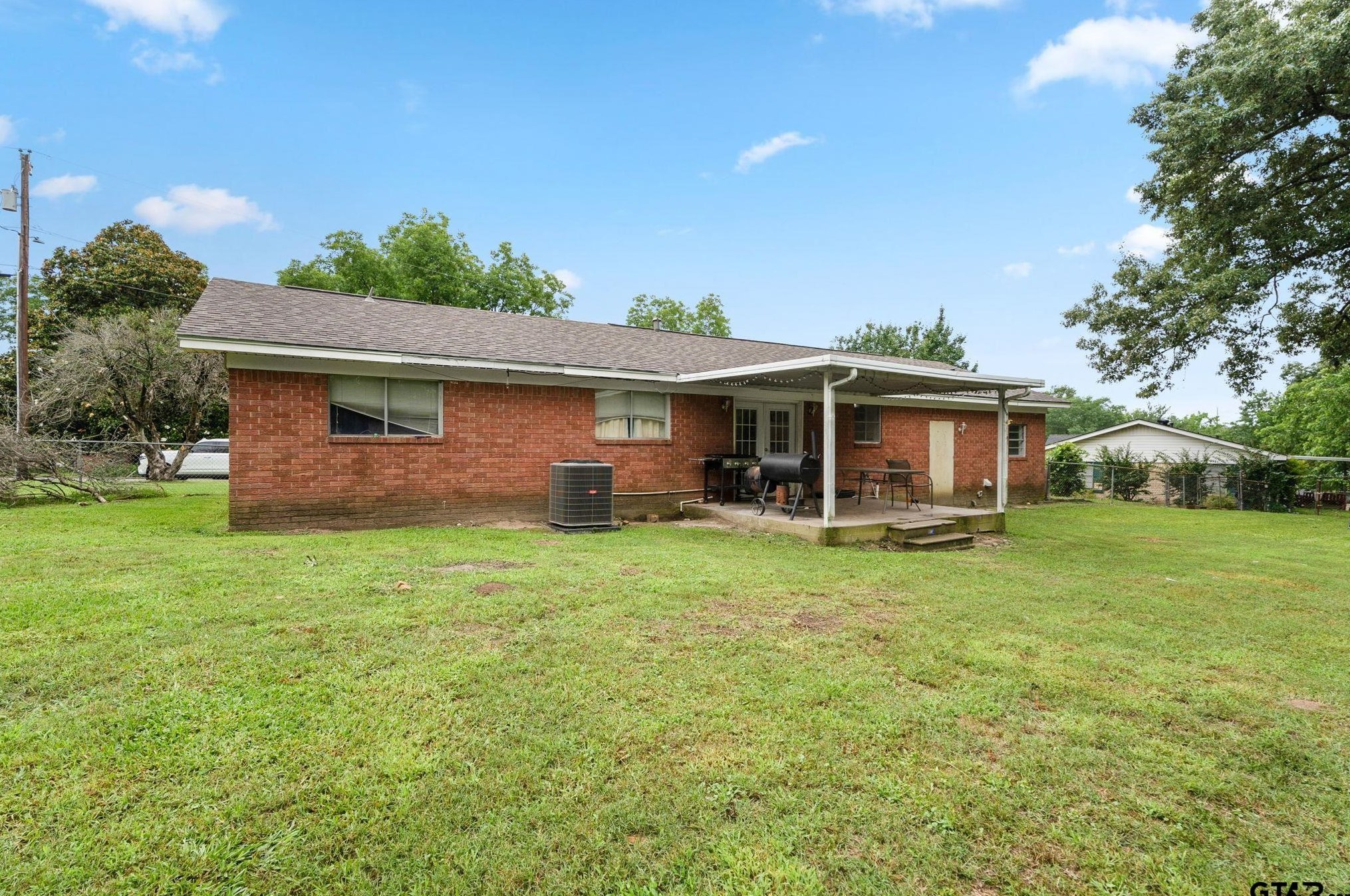 301 Meadowbrook Dr, Leveretts Chapel, TX 75684-1248