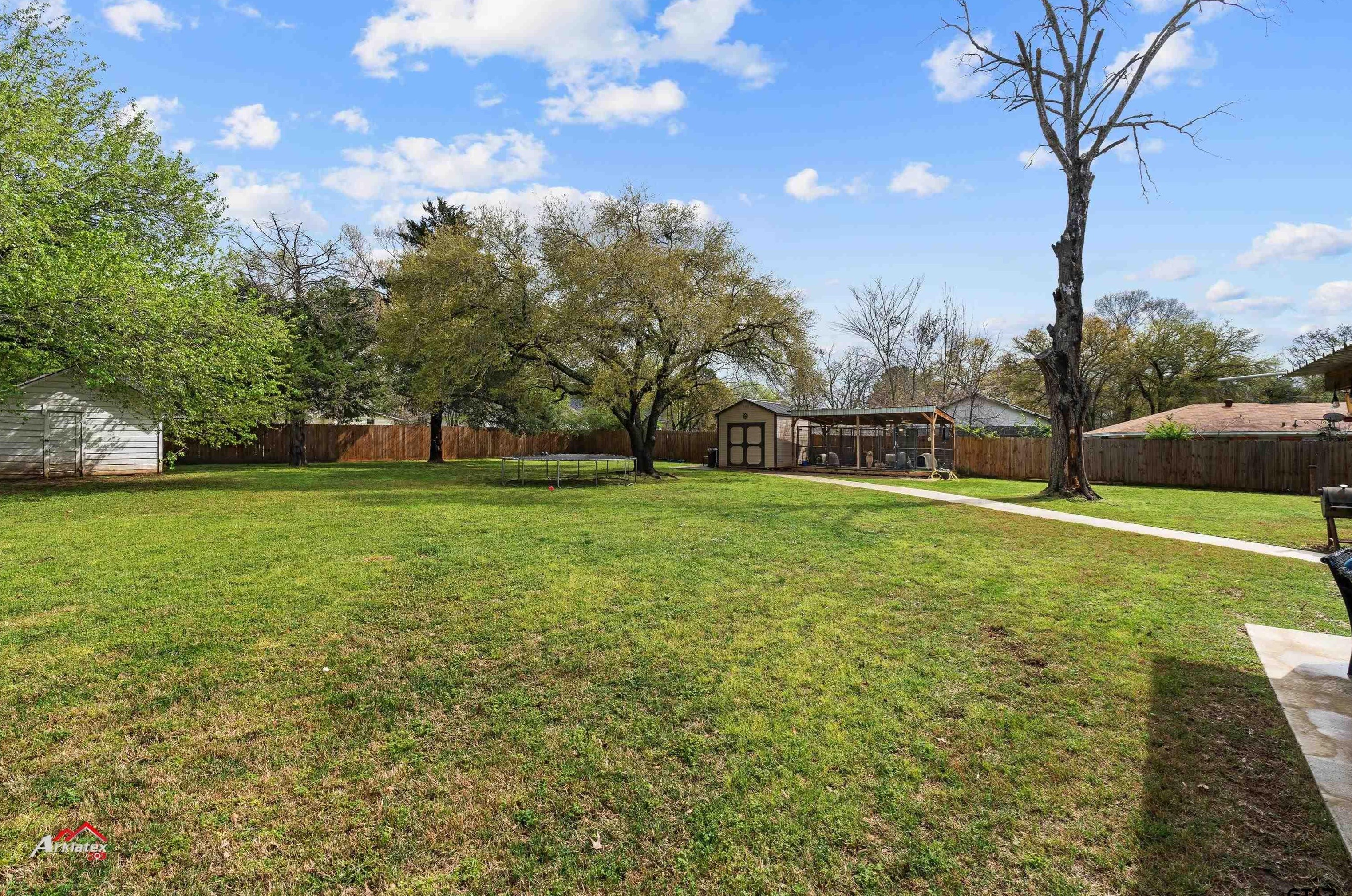 2004 Roberts St, Kilgore, TX 75662