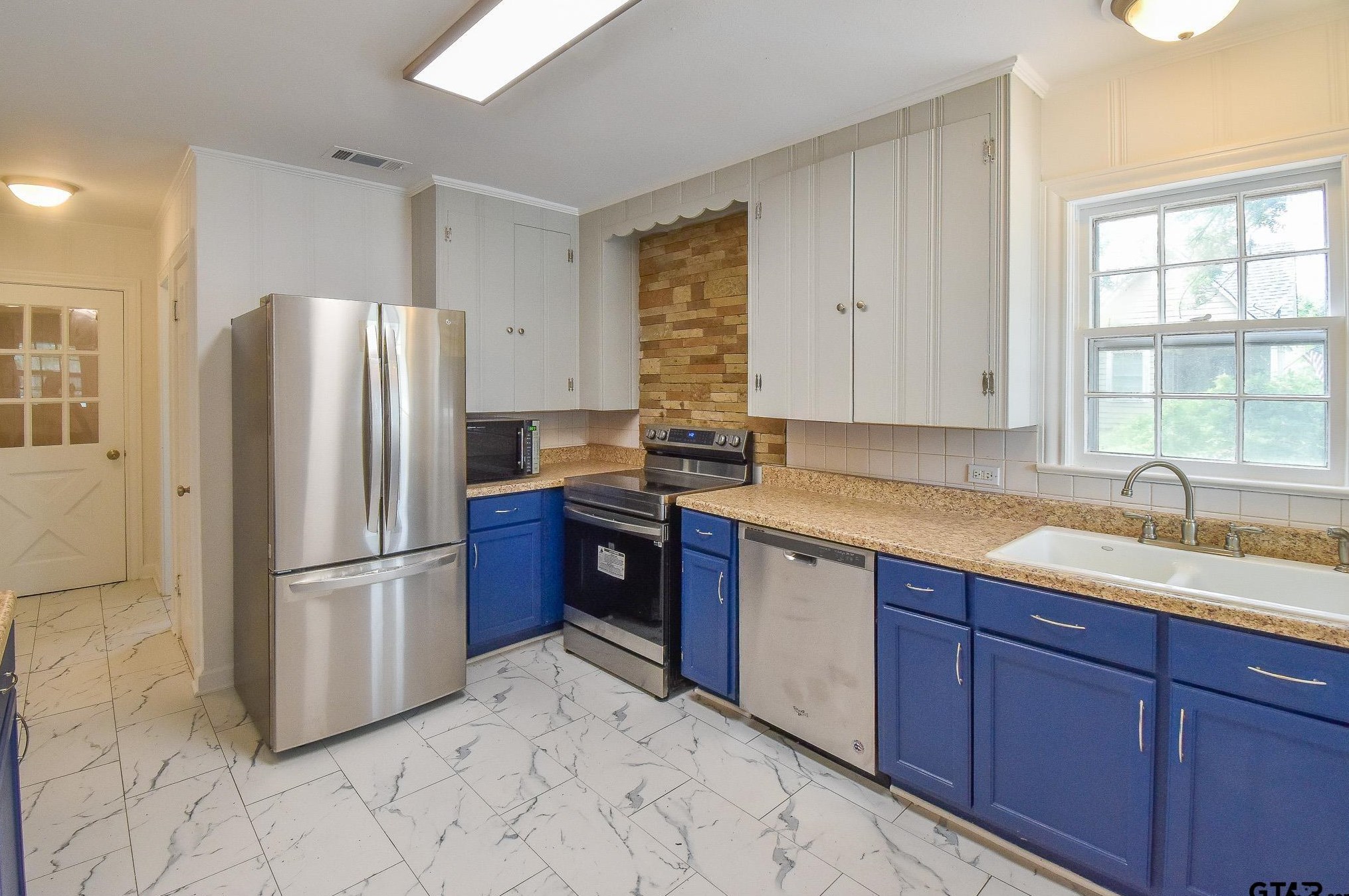 408 Woodlawn St, Henderson TX  75652-6044 exterior