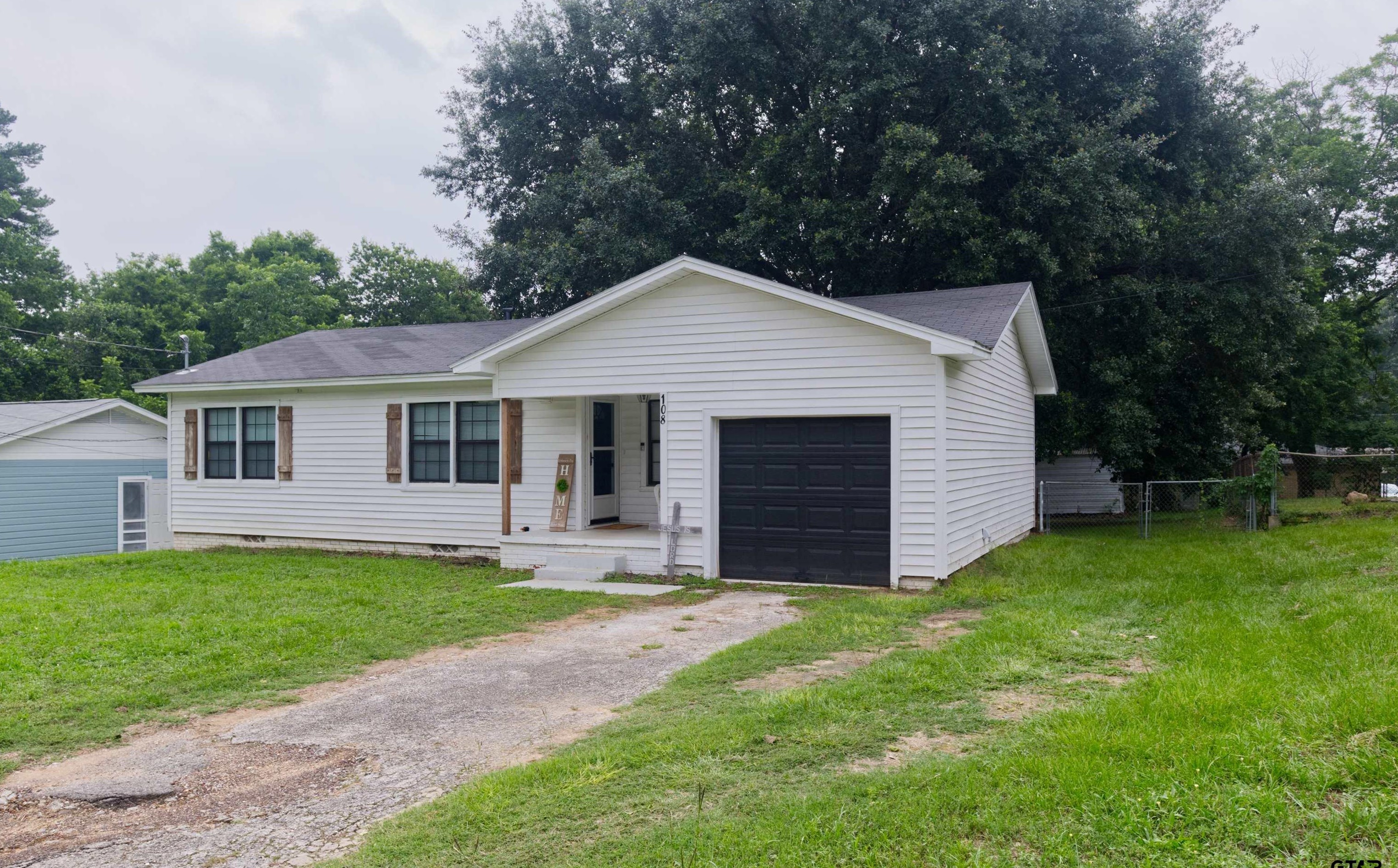 108 Romallen, Palestine, TX 75801