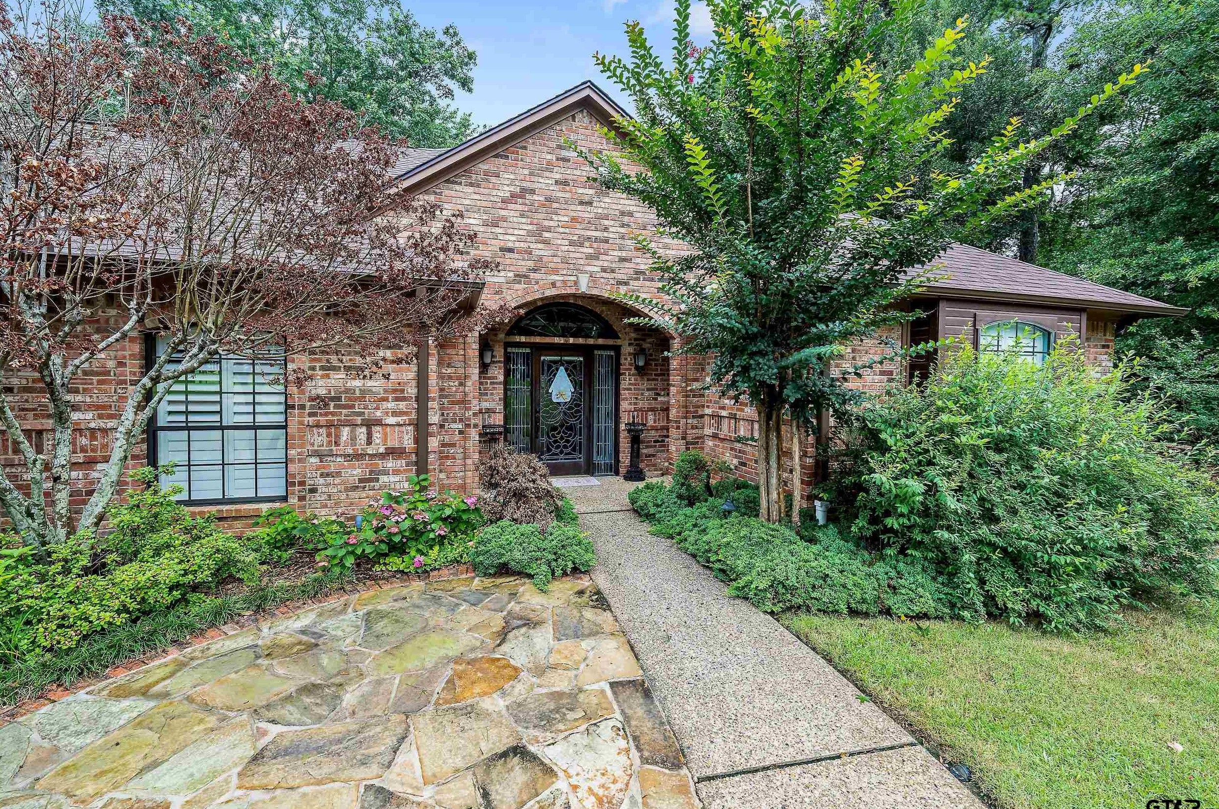 16058 Chris Ln, Tyler, TX 75703-8006