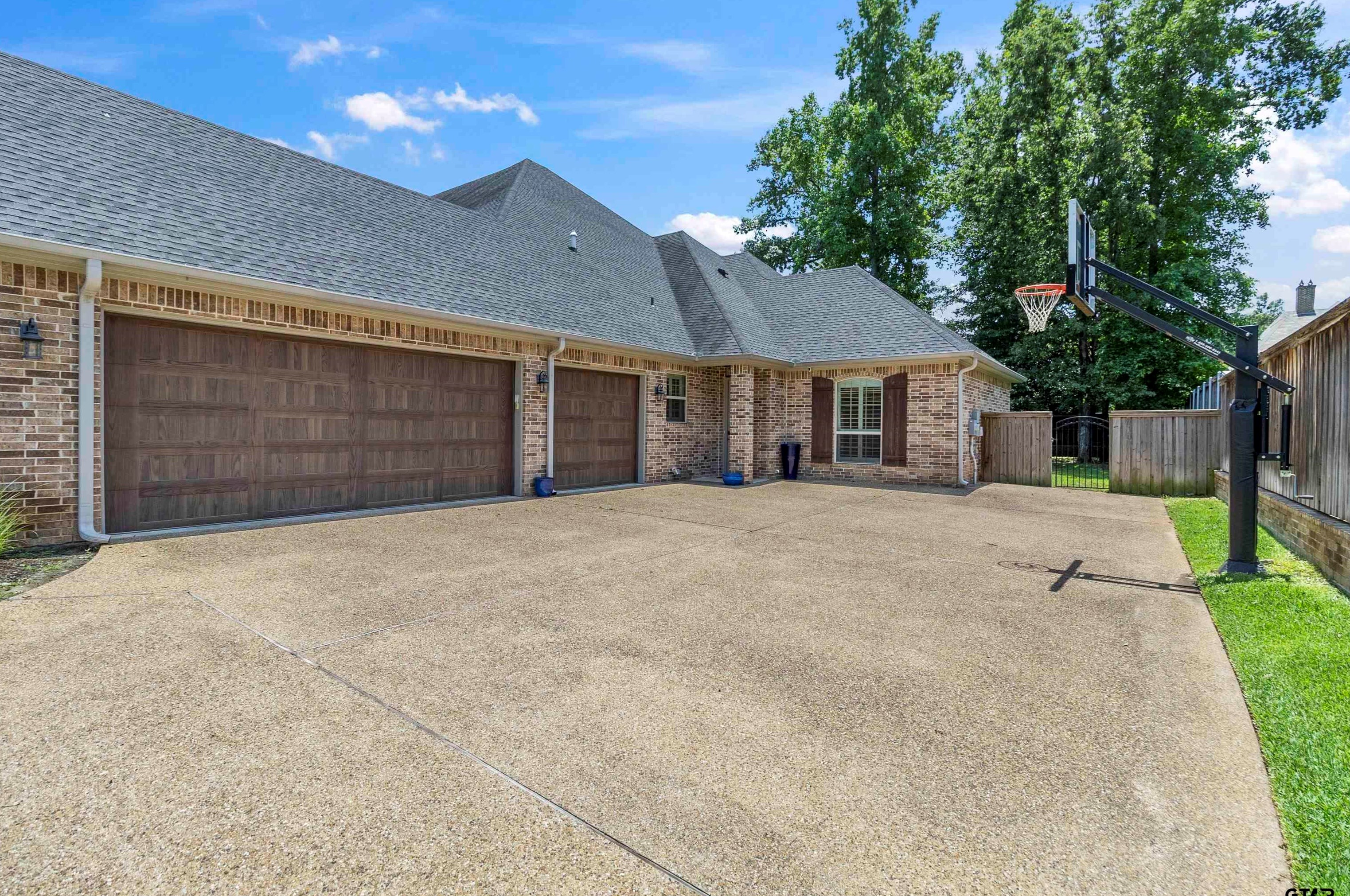 1344 Dueling Oaks Dr, Tyler, TX 75703