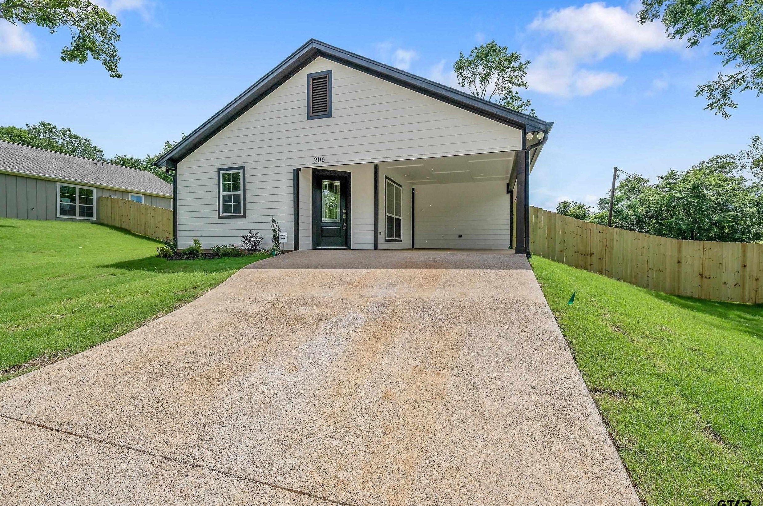 206 Inwood Dr, Mount Selman, TX 75757-5412