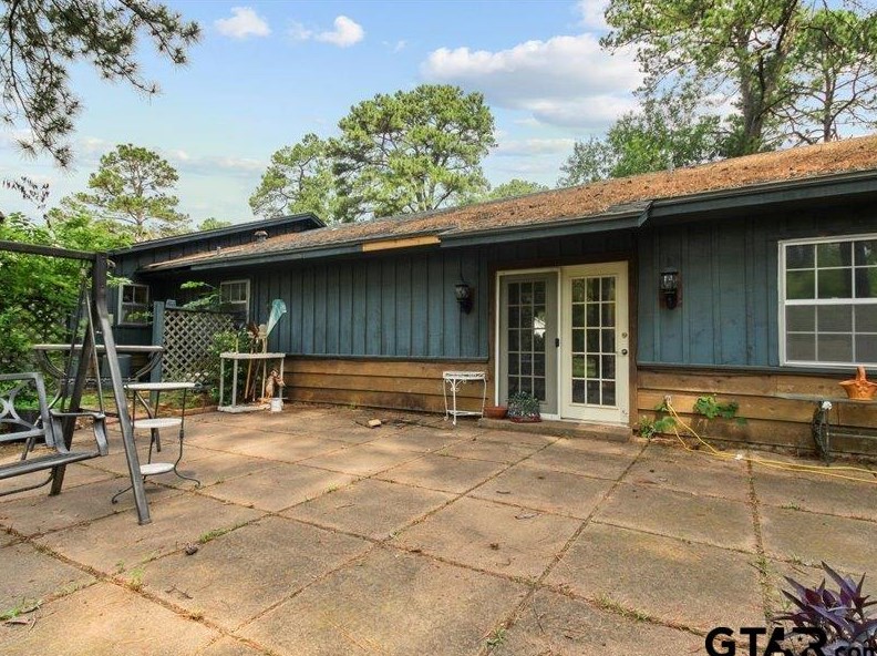 118 Meadowbrook Dr, Palestine, TX 75803