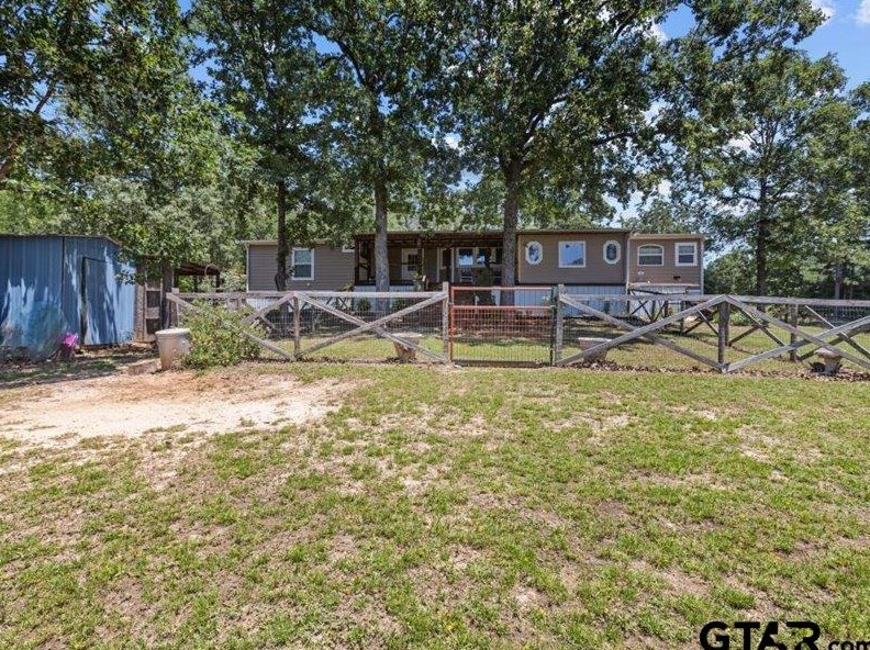 345 Private Rd 6001, Palestine, TX 75801