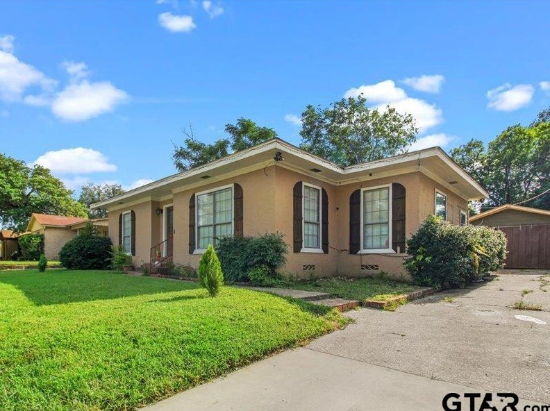 720 Meadow Ln, Tyler, TX 75702-5043