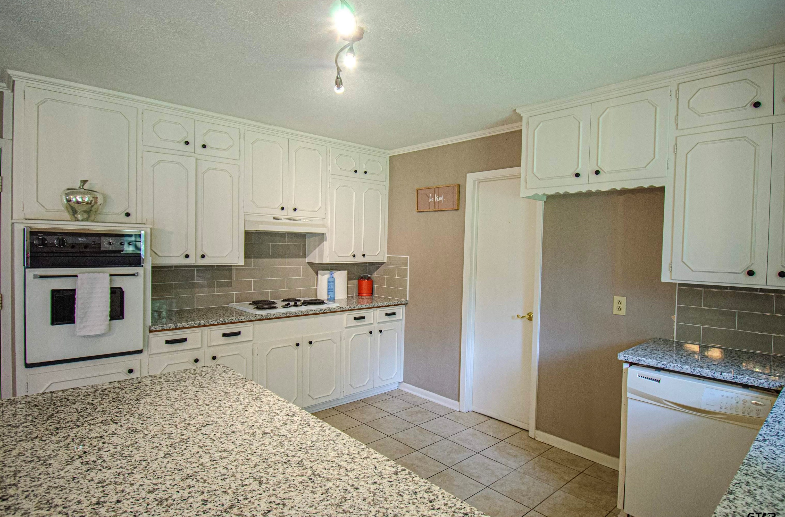 3900 Birdwell Dr, Tyler TX  75703-1601 exterior