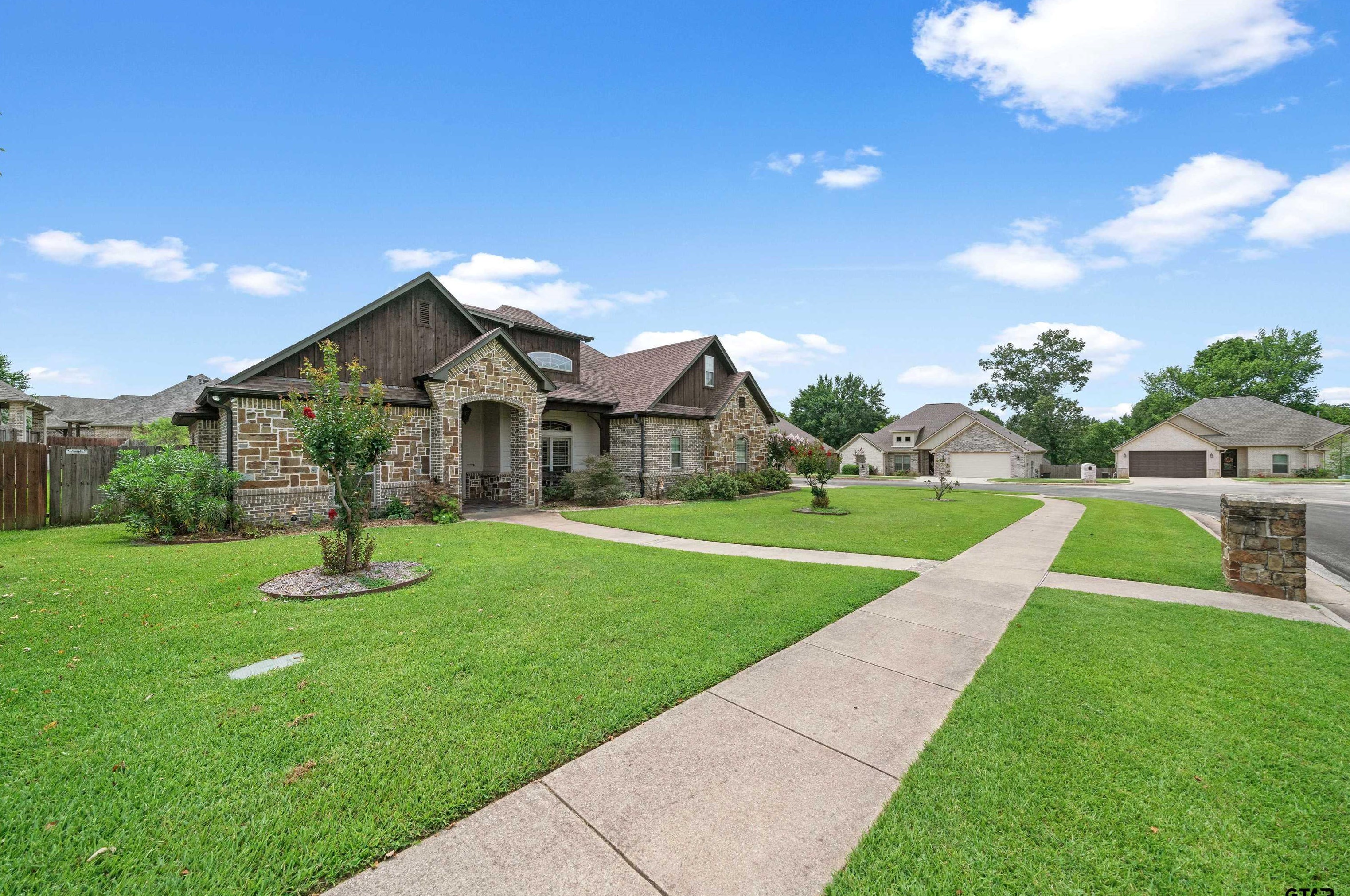 11213 Fox Trl, Flint, TX 75762-9263