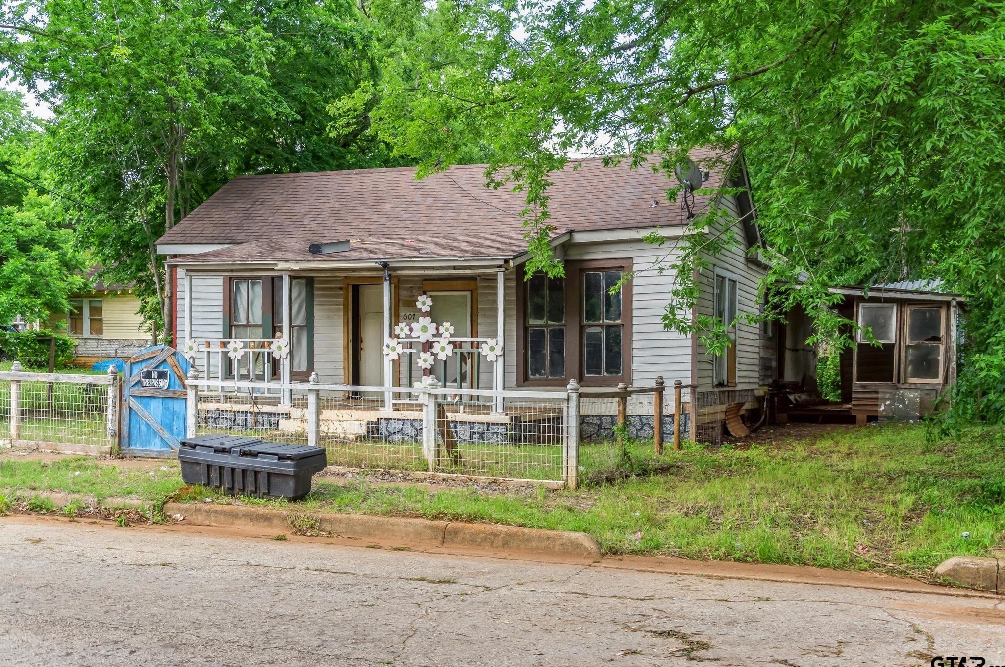 607 N Rainey St, Palestine, TX 75801