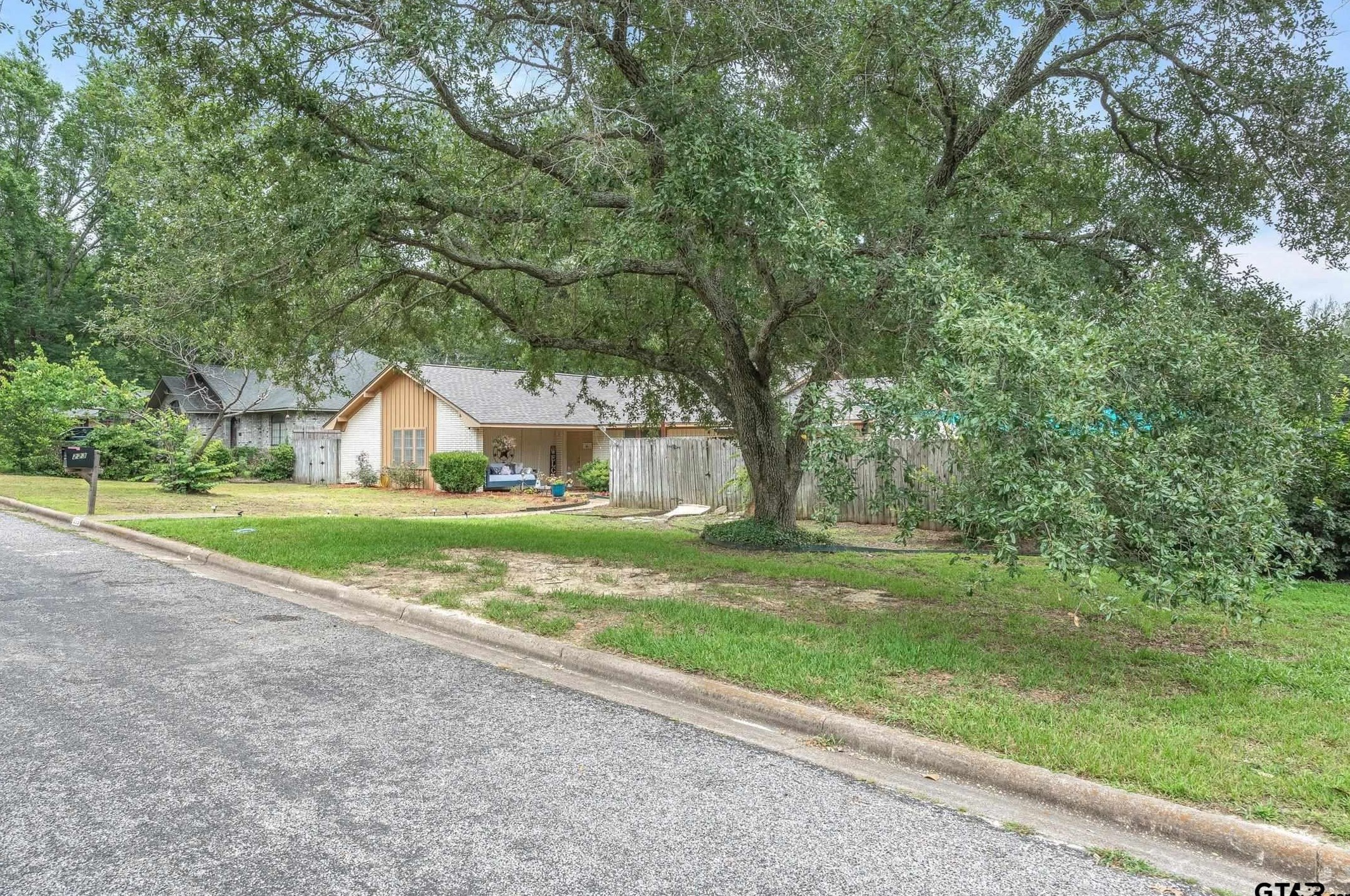 223 Guadalupe Dr, Athens, TX 75751