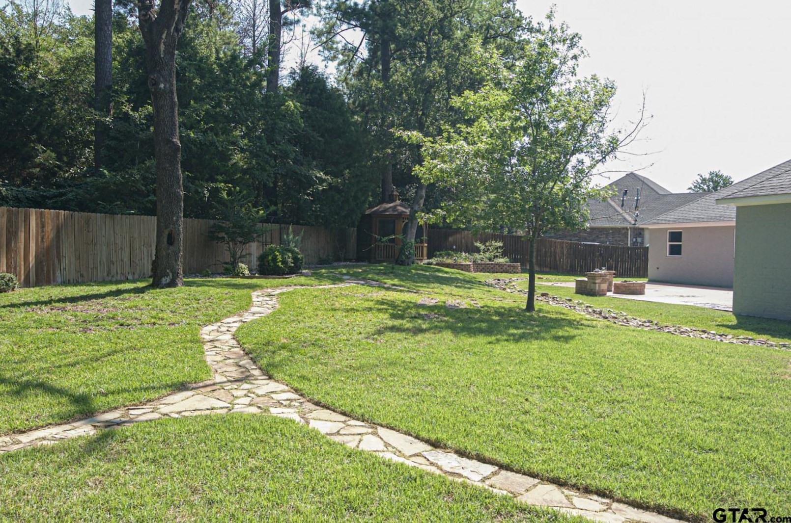 2140 Old Oak Cir, Tyler, TX 75703