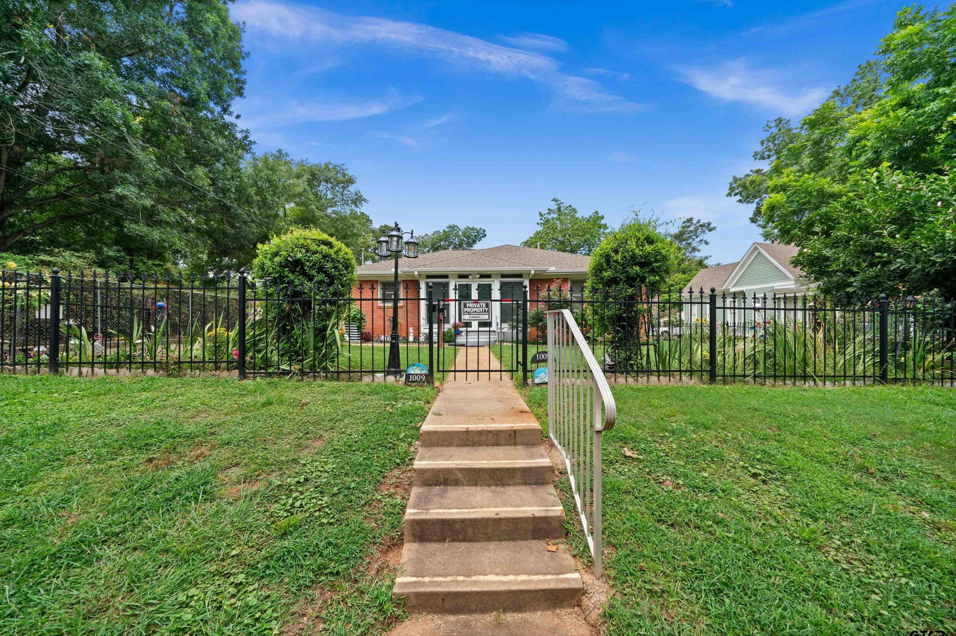 1009 N Link St, Palestine, TX 75801