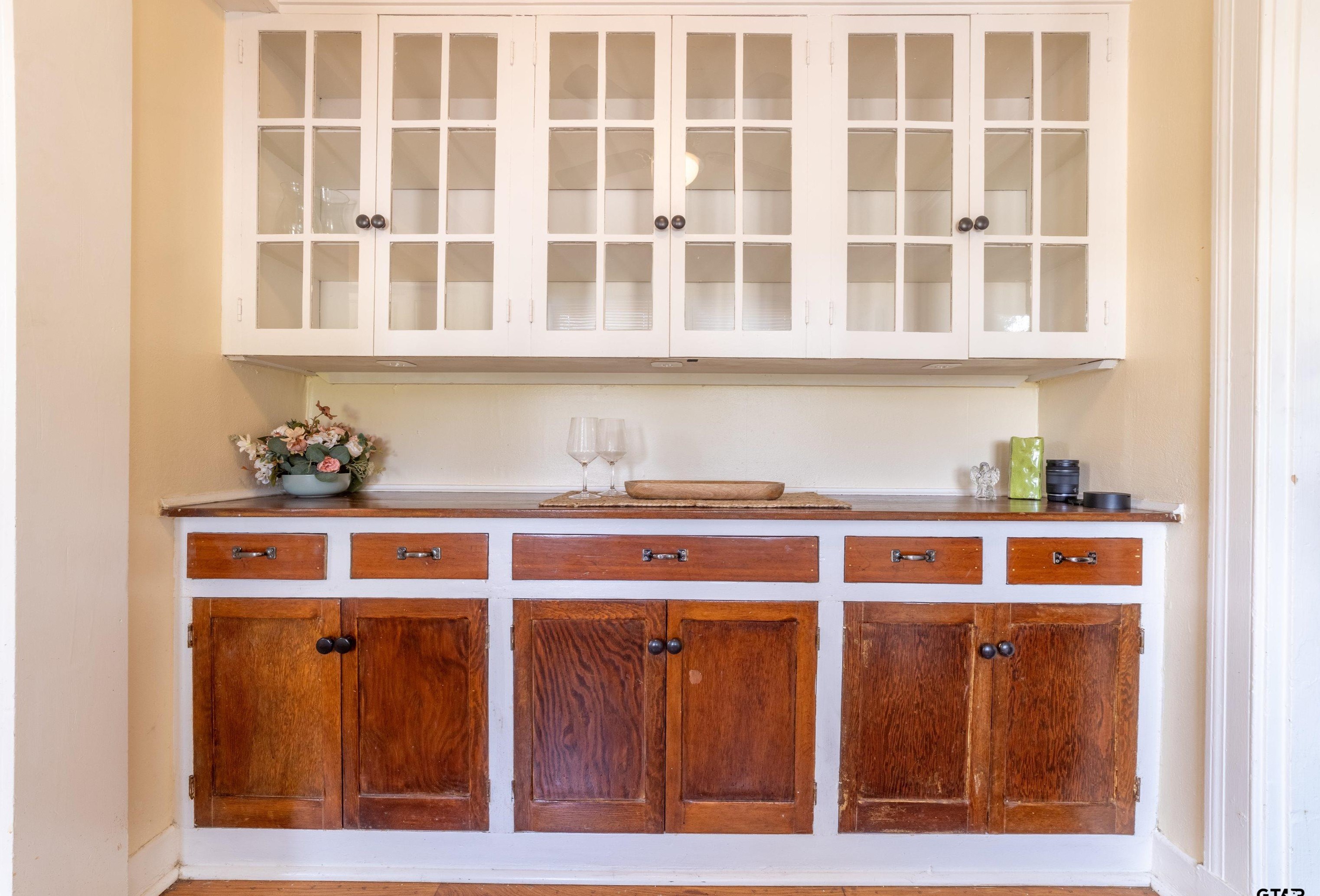 1114 Broadway Ave, Tyler TX  75701-3007 exterior