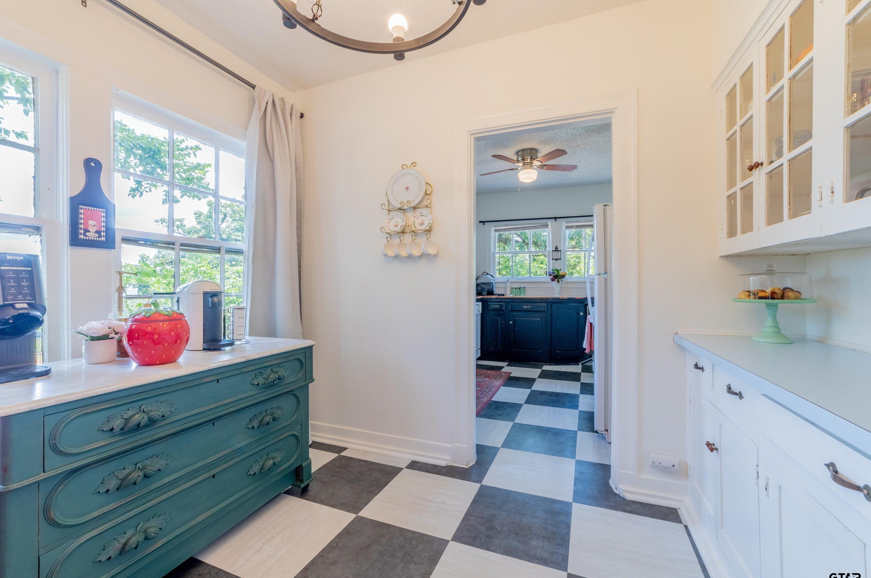 1114 Broadway Ave, Tyler TX  75701-3007 exterior