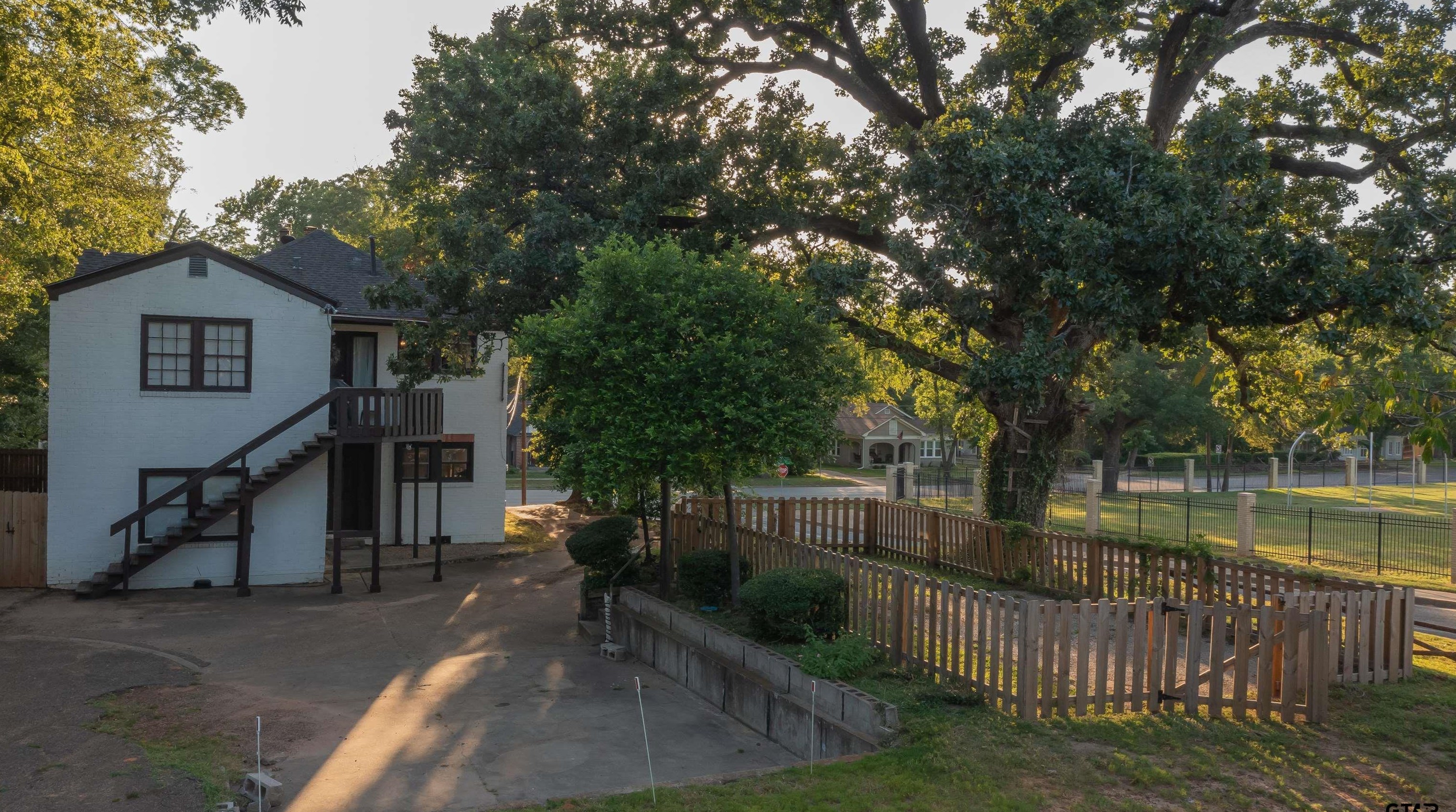 1114 Broadway Ave, Tyler TX  75701-3007 exterior