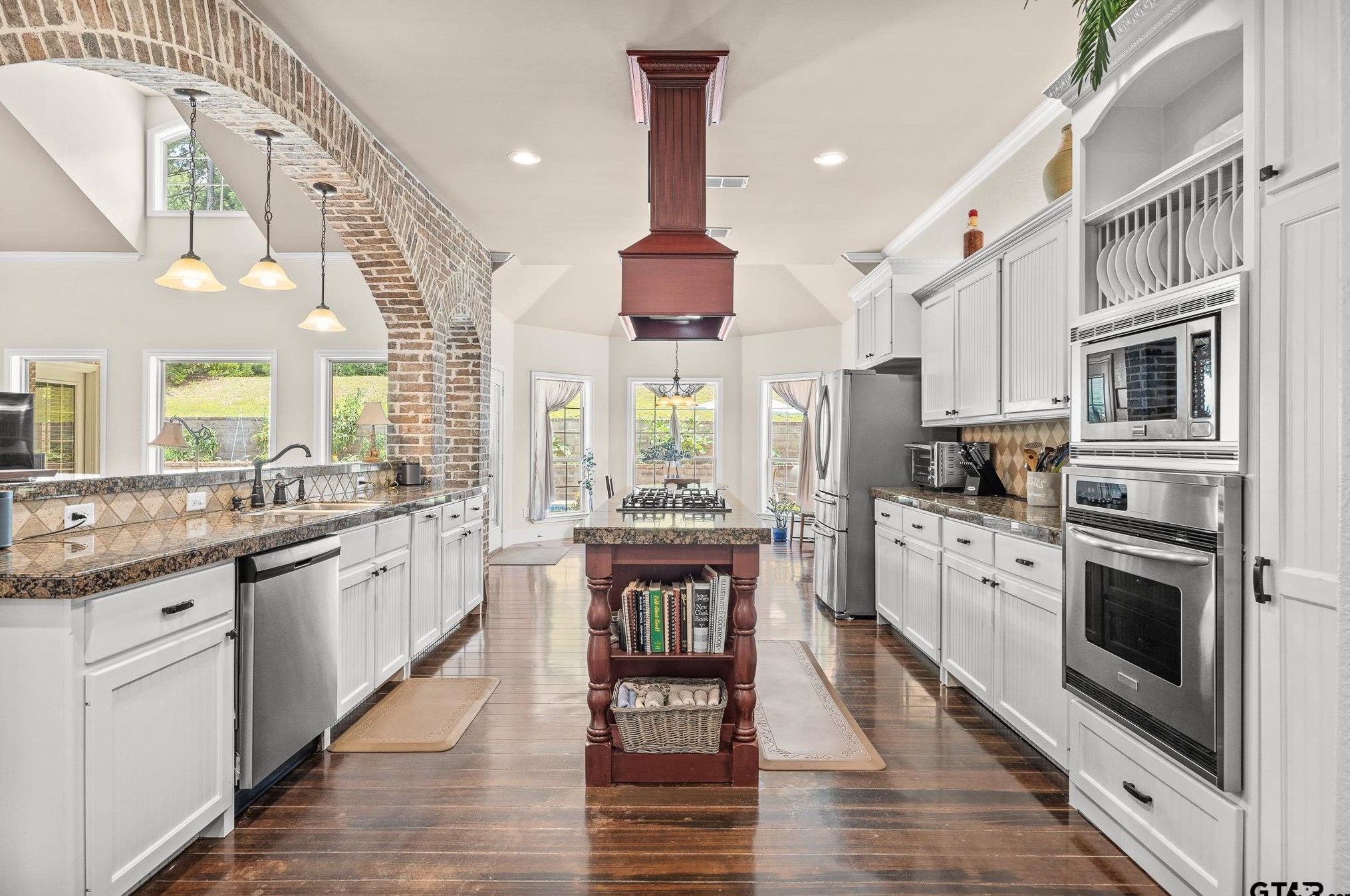 614 Huntwick Ln, Tyler TX  75703-5099 exterior