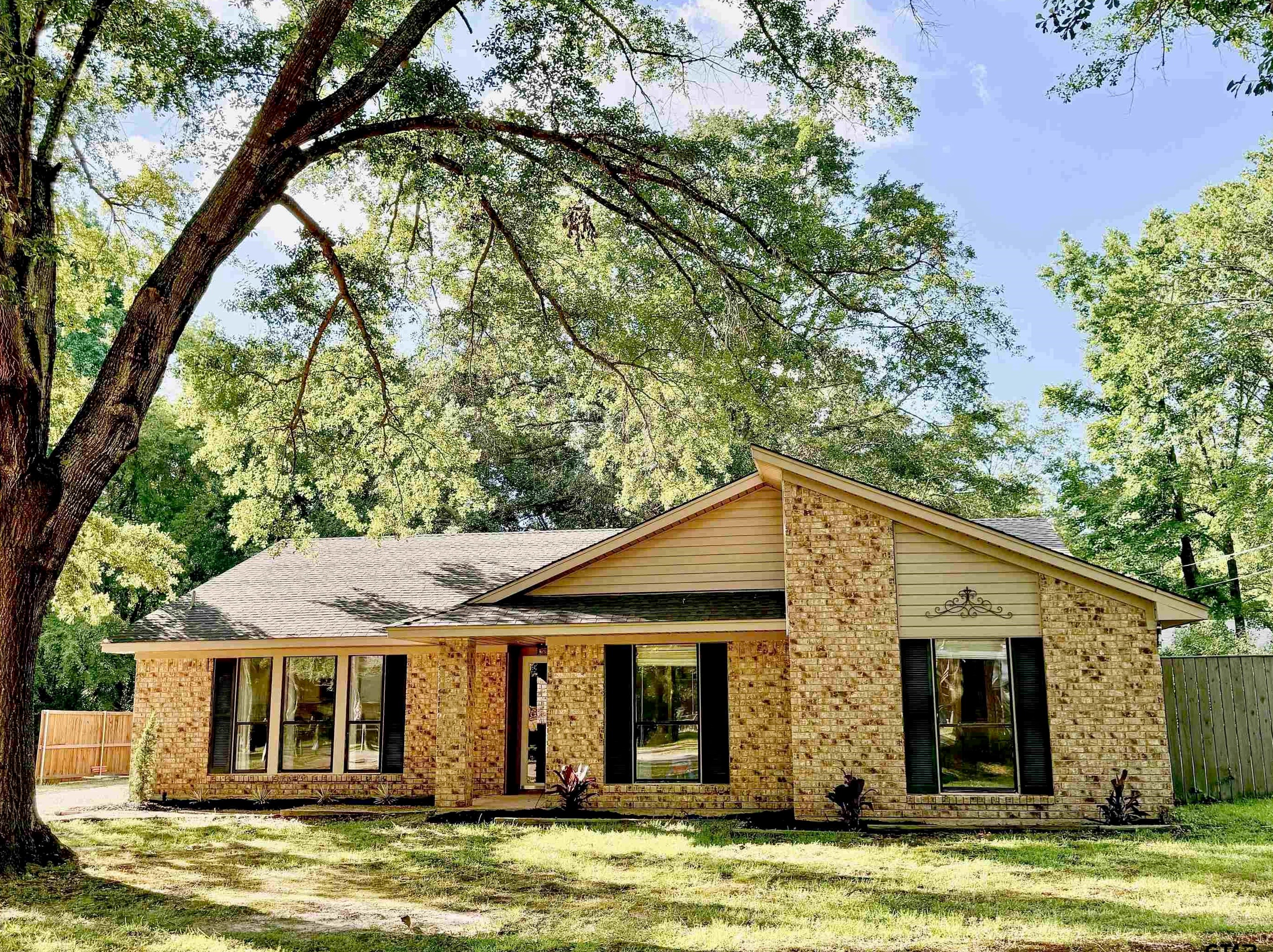 1637 Pineview Ln, Hide A Way, TX 75771