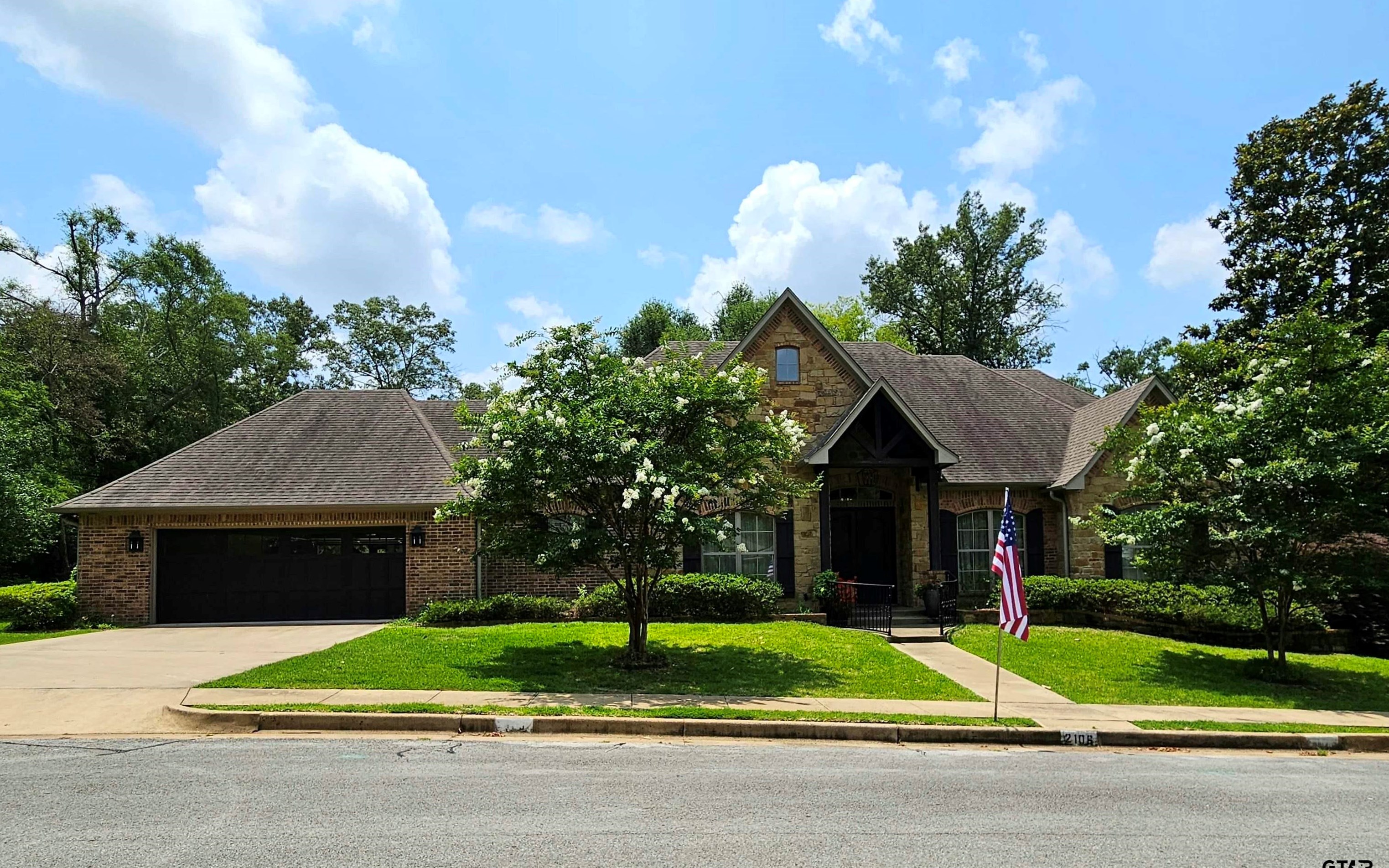 2106 Hilltop Dr, Tyler, TX 75701-4121