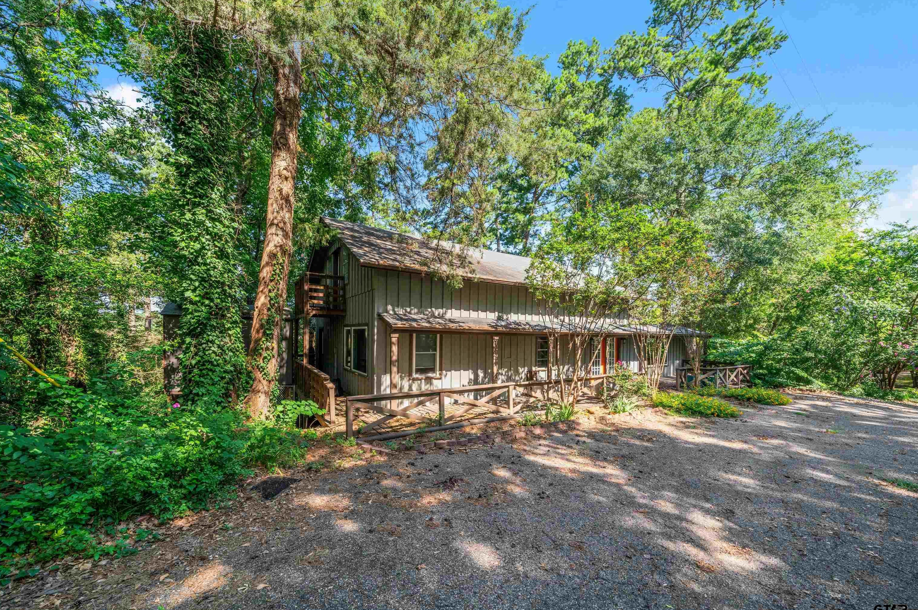 216 Pinewood Ln, Hide A Way, TX 75771