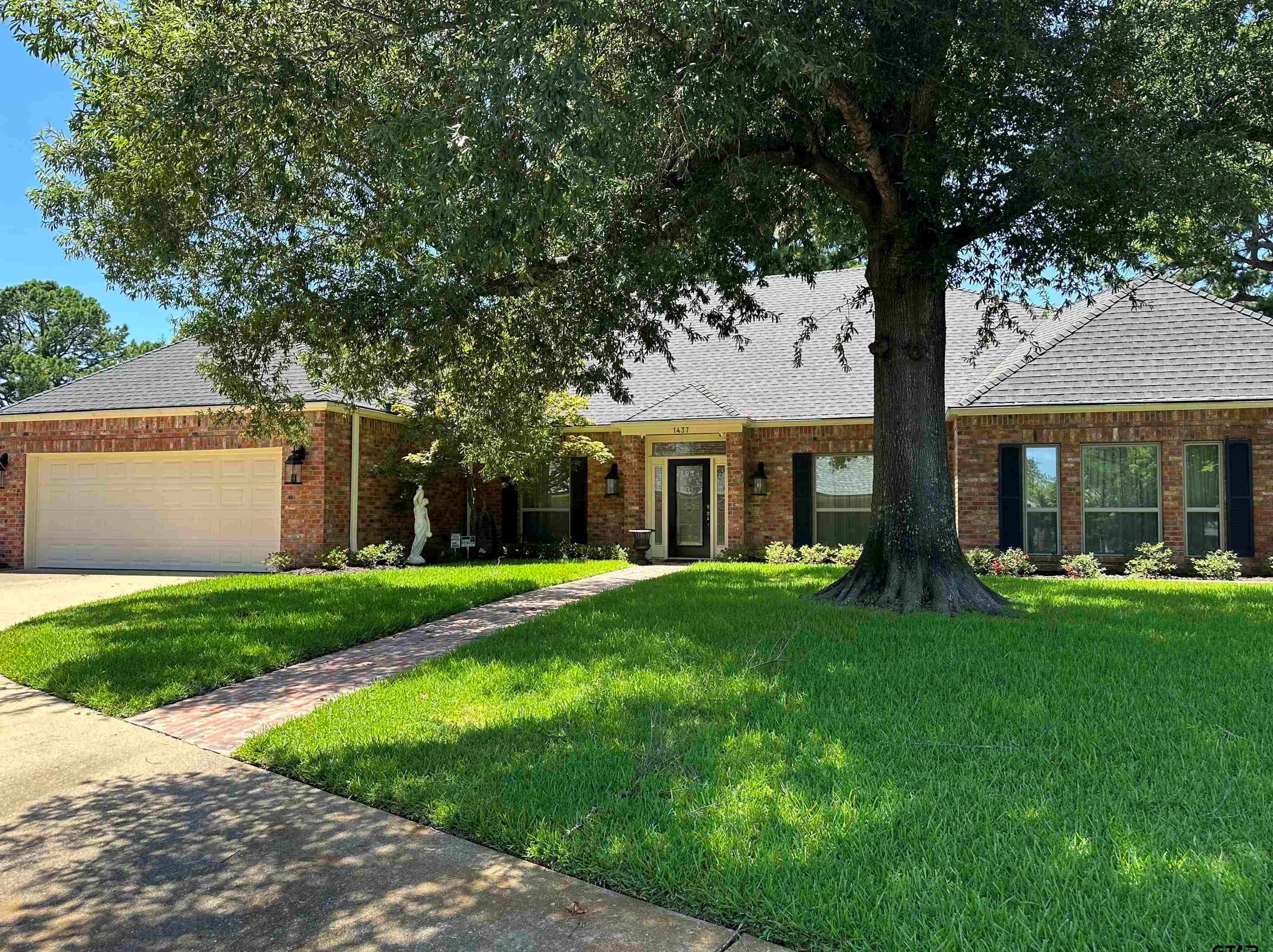 1437 Hollytree Pl, Tyler, TX 75703