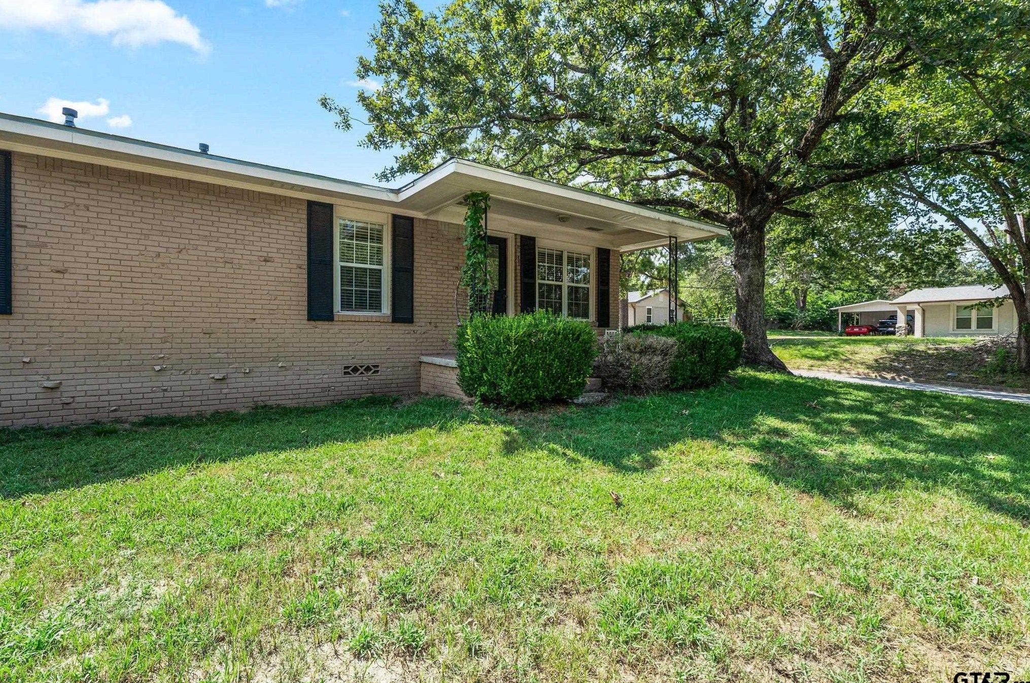 600 W Cayuga Dr, Athens, TX 75751