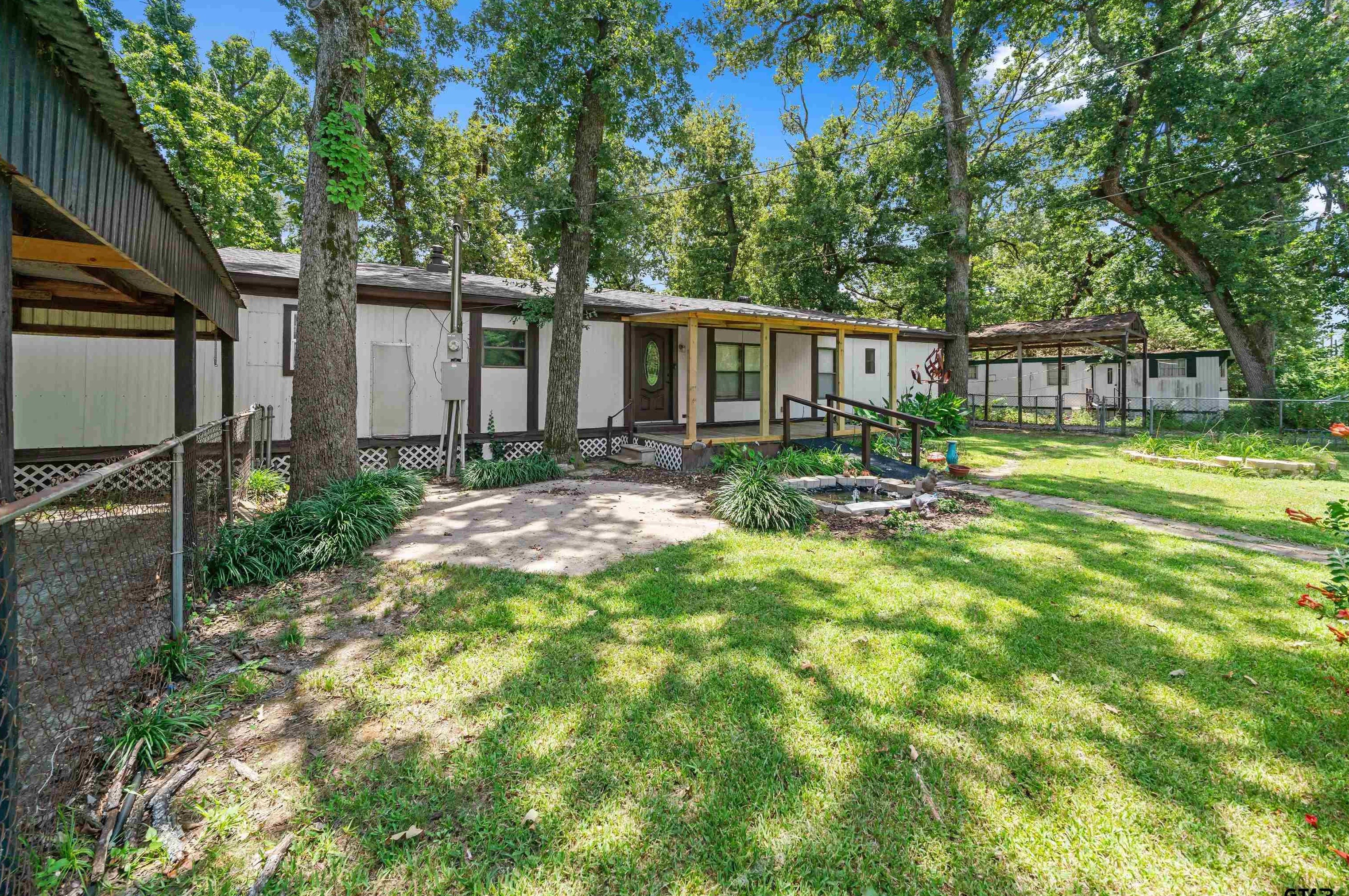 21622 Ravenwood Dr, Chandler, TX 75758